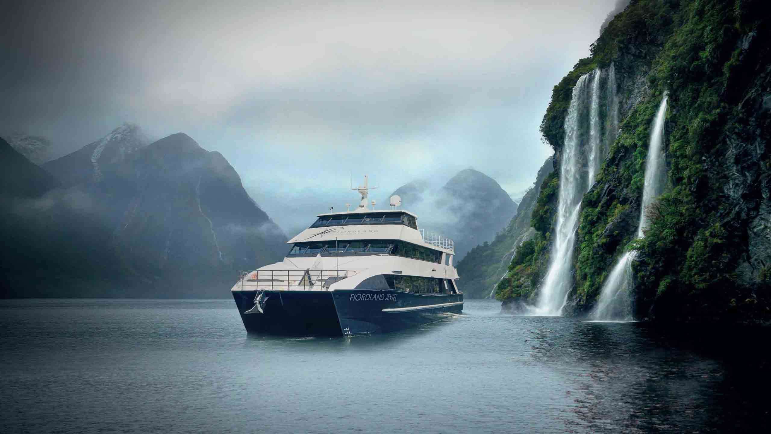 Just Milford Luxury - Milford Track Walk & Milford Sound Luxury Overnight Cruise 2D1N, Fully Guided