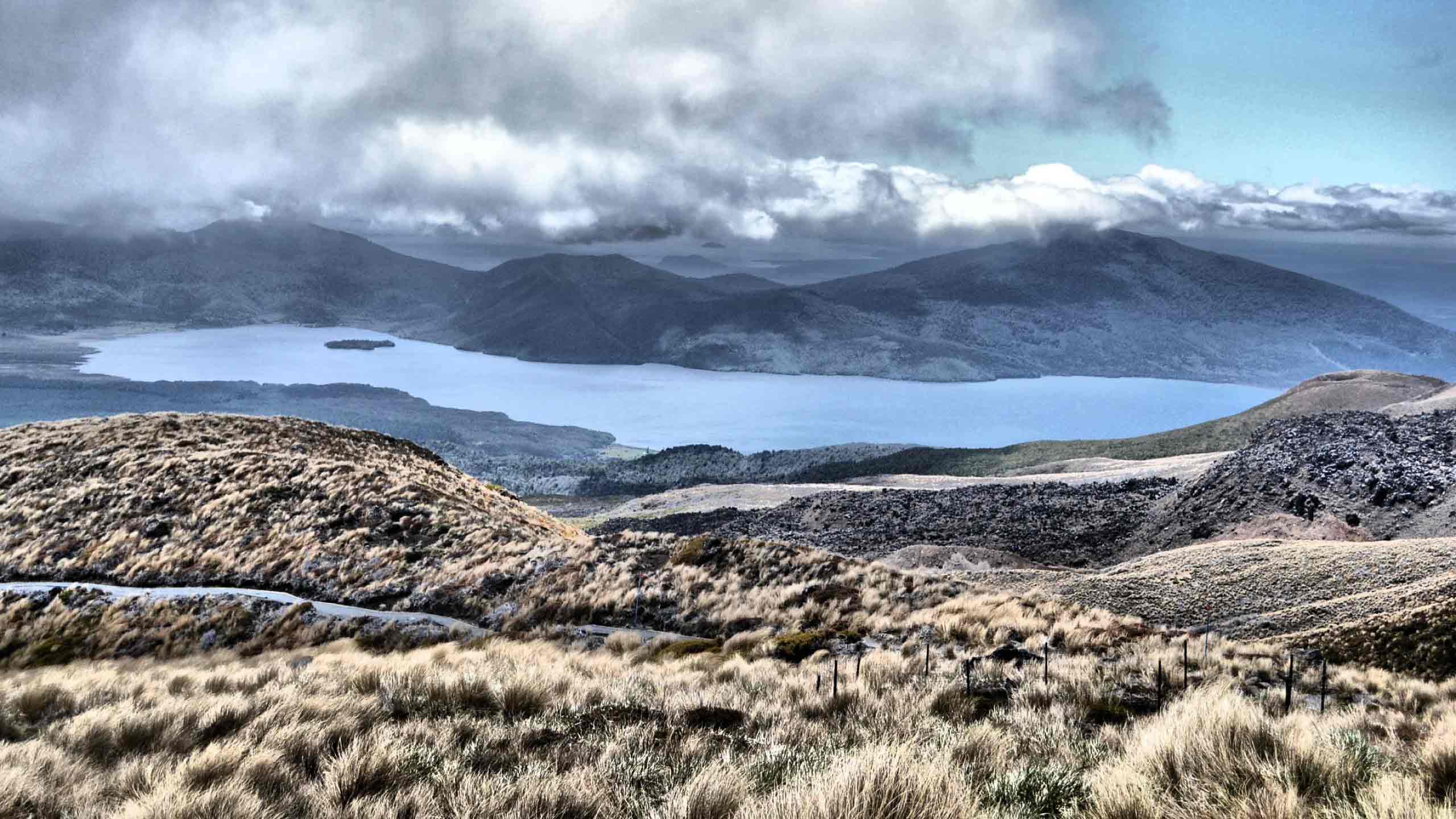 tongariro-hike-new-zealand