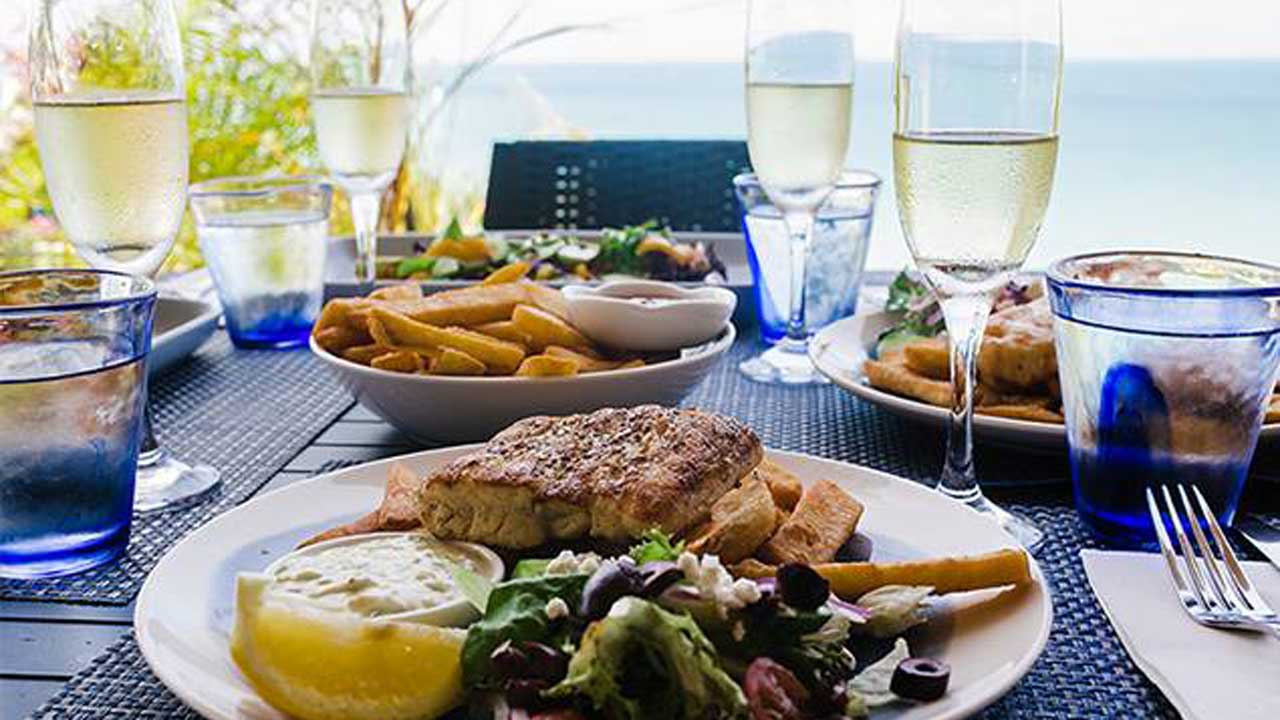 banubanu-beach-retreat-penthouse-bungalow-food