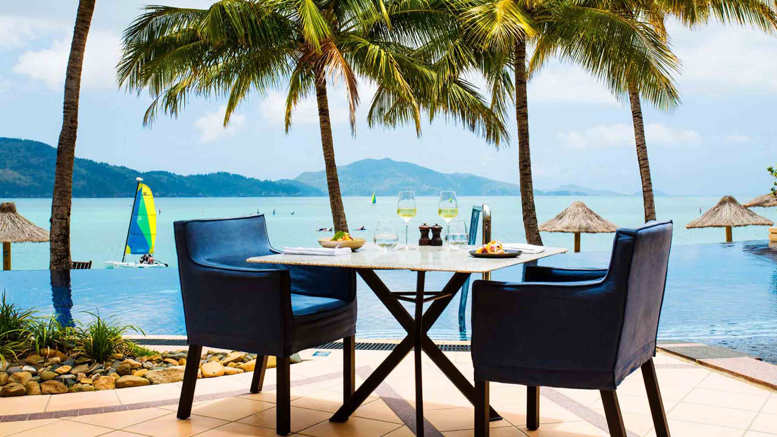 beach-club-hamilton-islands-great-whitsundays-dining-by-pool