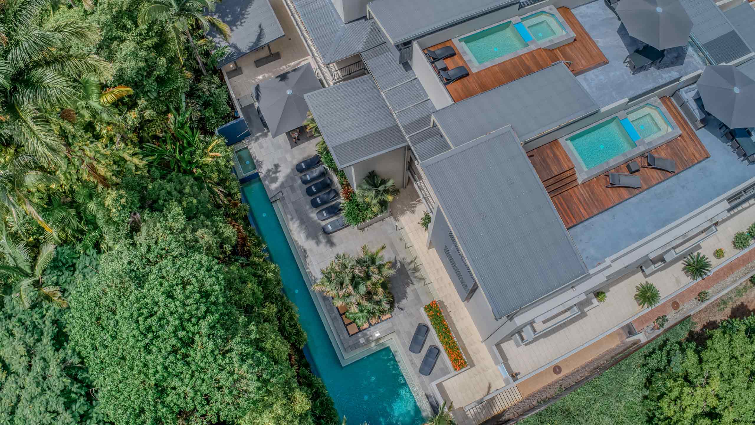 lounge-room-coconut-grove-port-douglas-queensland