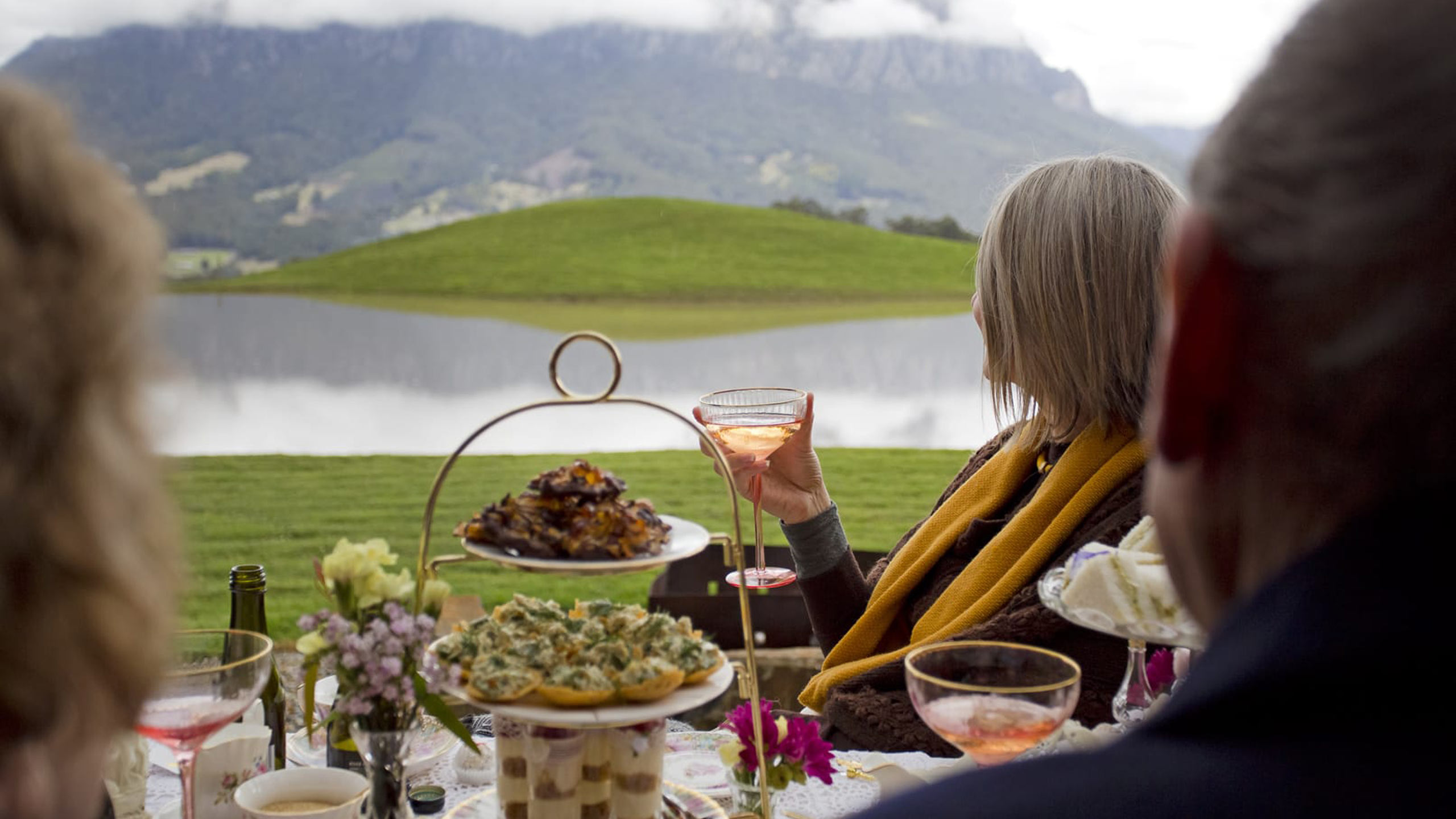 eagles-nest-retreat-tasmania-australia-high-tea