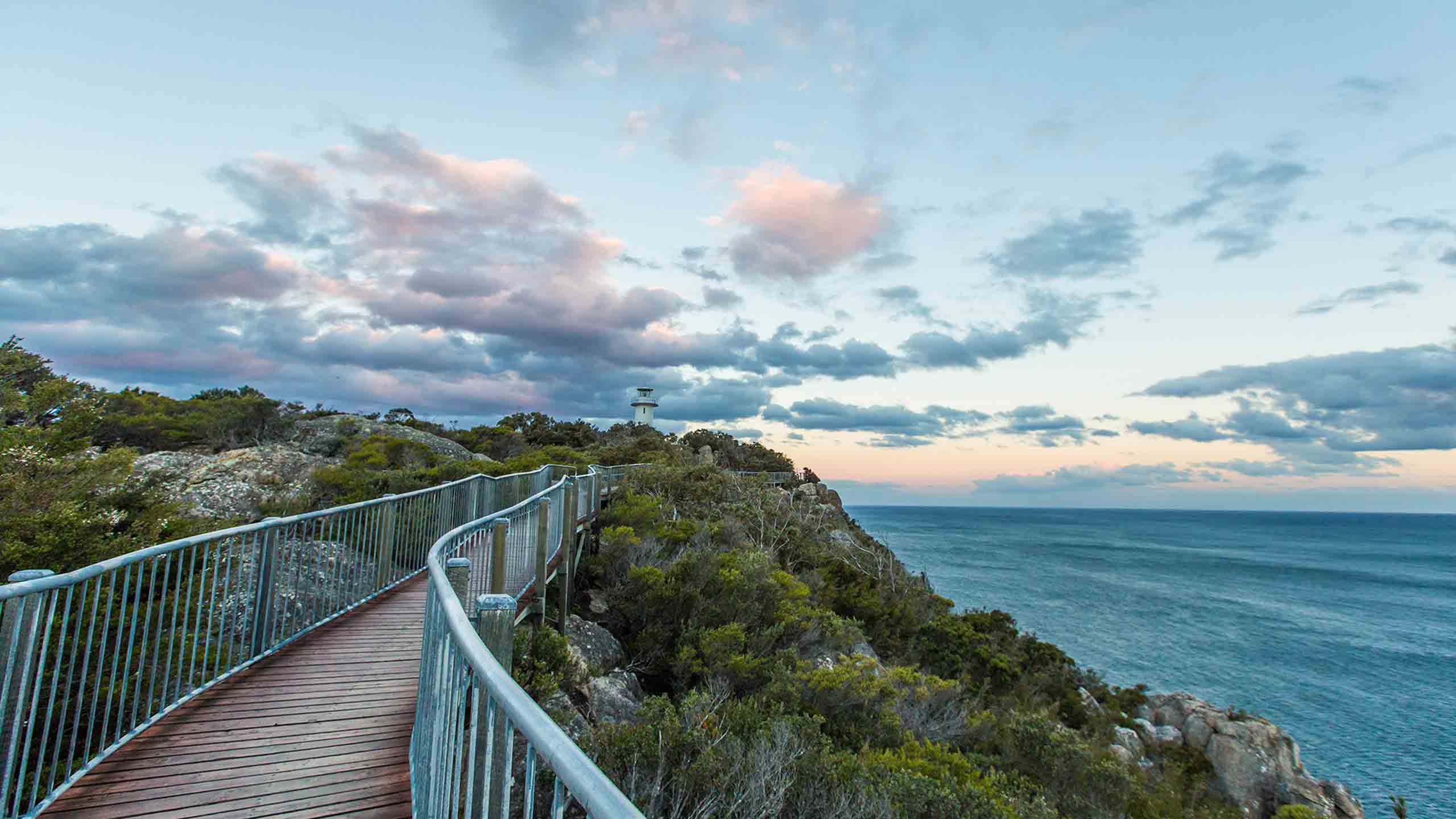 freycinet-lodge-east-coast-tasmania-Cape-Tourville-walk