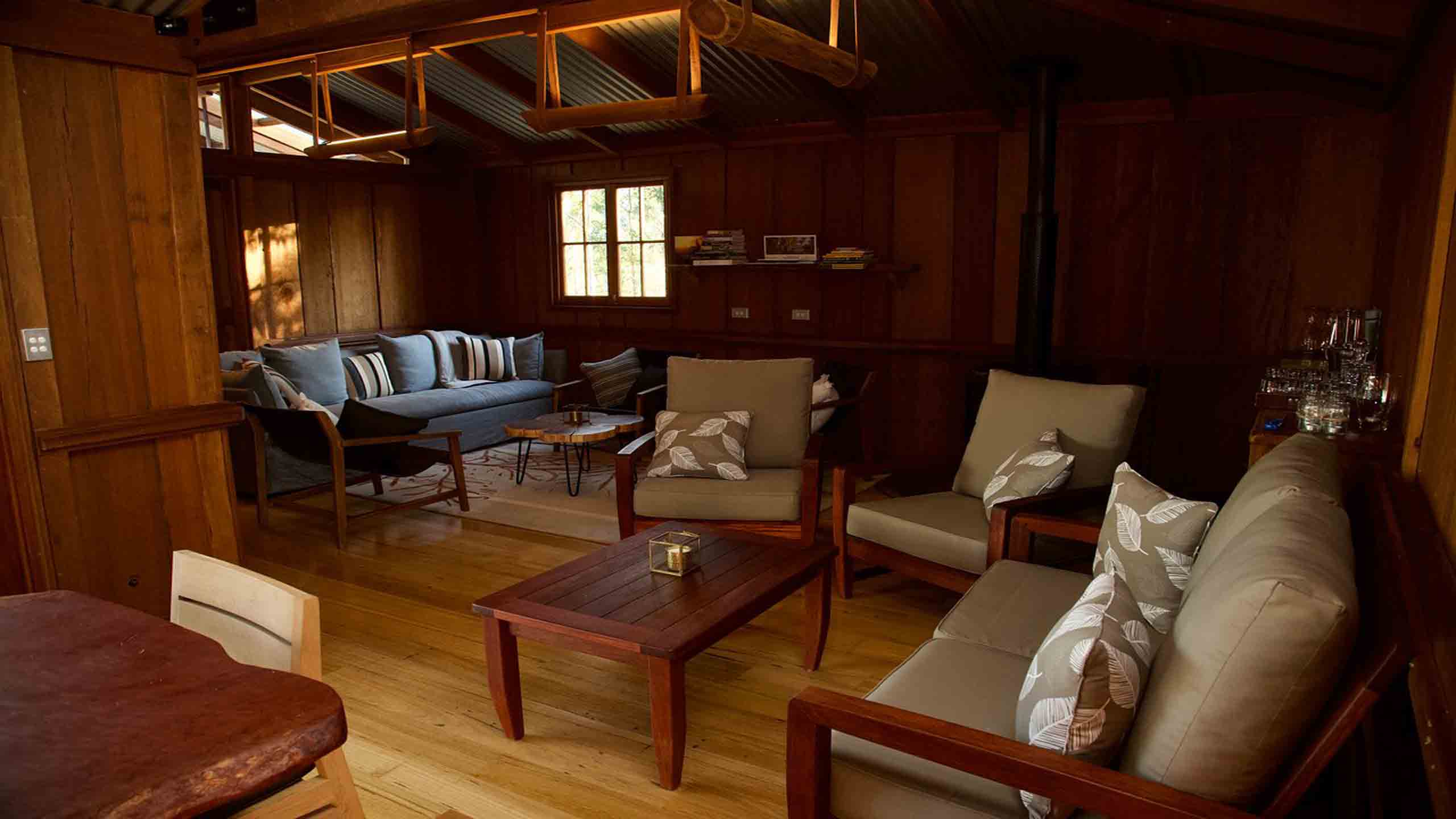hidden-peaks-cabins-scenic-rim-queensland-communal-lounge-dining