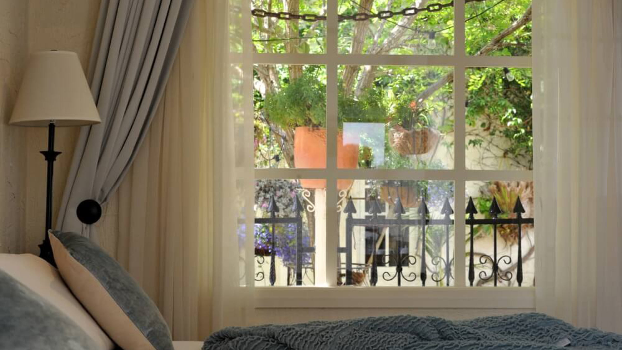 mollys-run-kangaroo-island-south-australia-bedroom-window