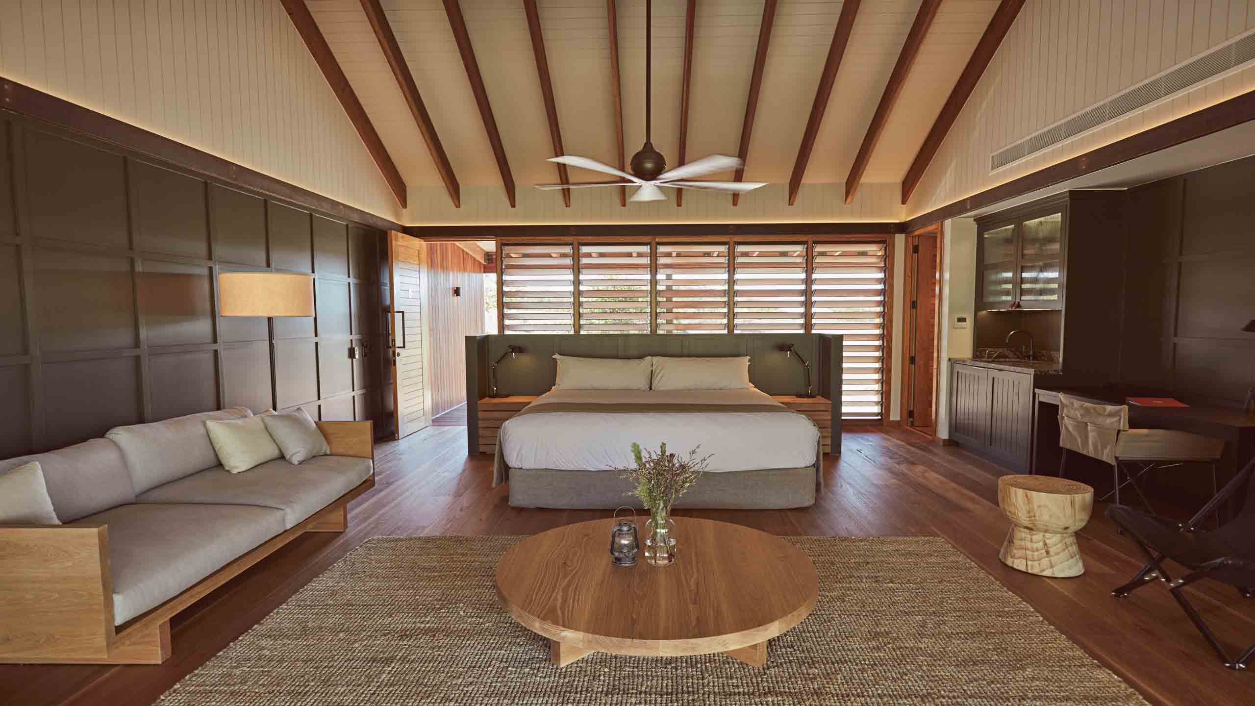mt-mulligan-lodge-cairns-queensland-luxury-bed-room