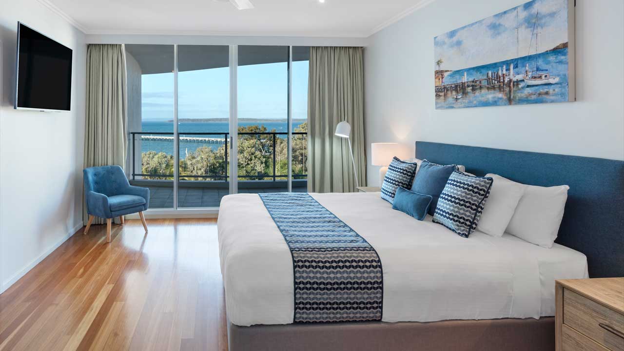 Oaks-Resort-&-Spa-Hervey-Bay-3-Bedroom-Penthouse-Bedroom
