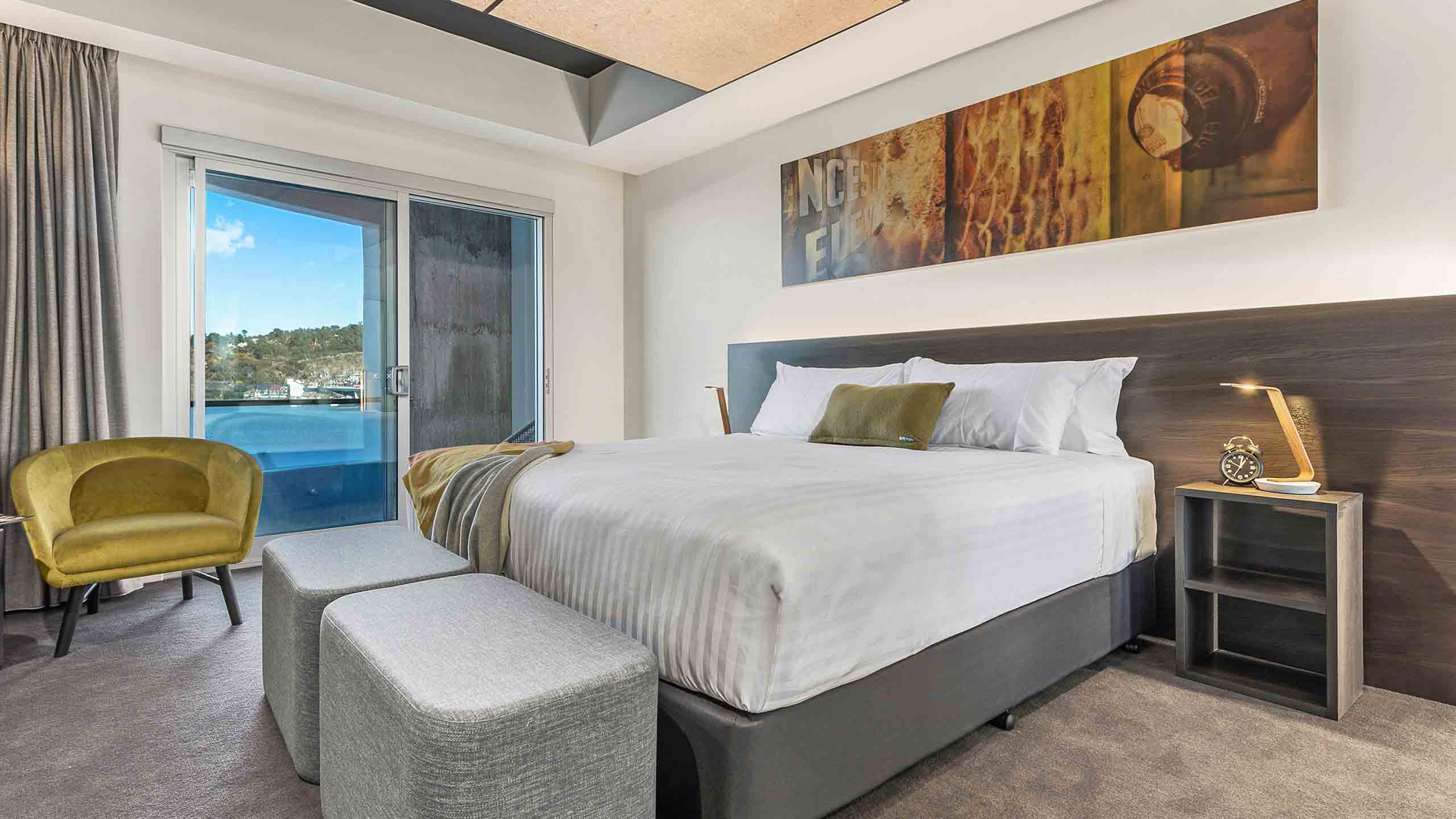 Peppers-Silo-Hotel-launceston-Gorge-River-Room-view