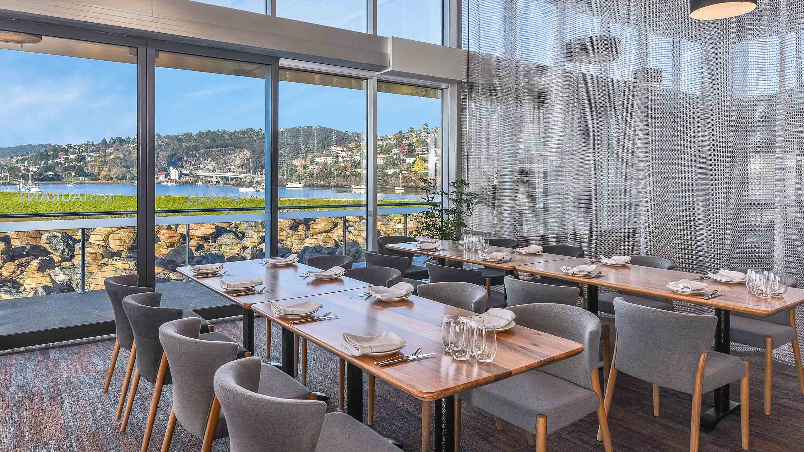 Peppers-Silo-Hotel-launceston-Restaurant-Cafe-views