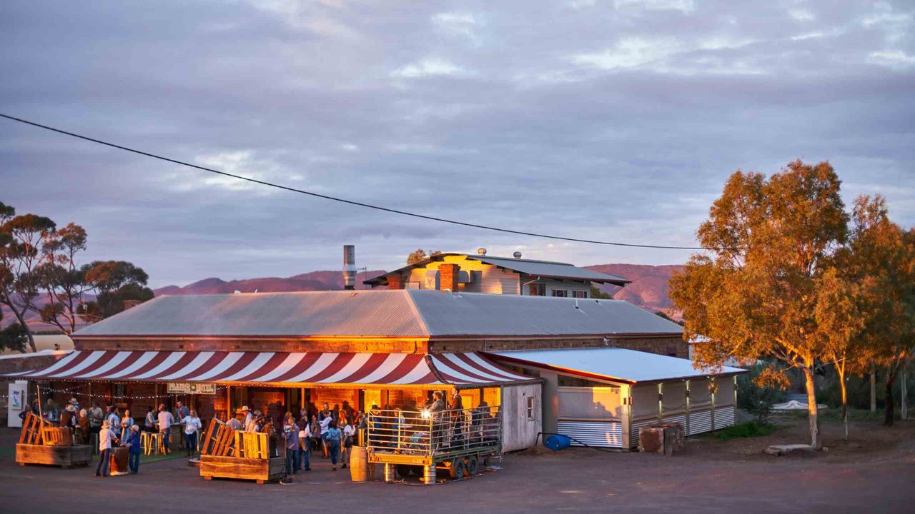 prairie-hotel-south-australia-flinders-rangers-outback-exterior-in-evening