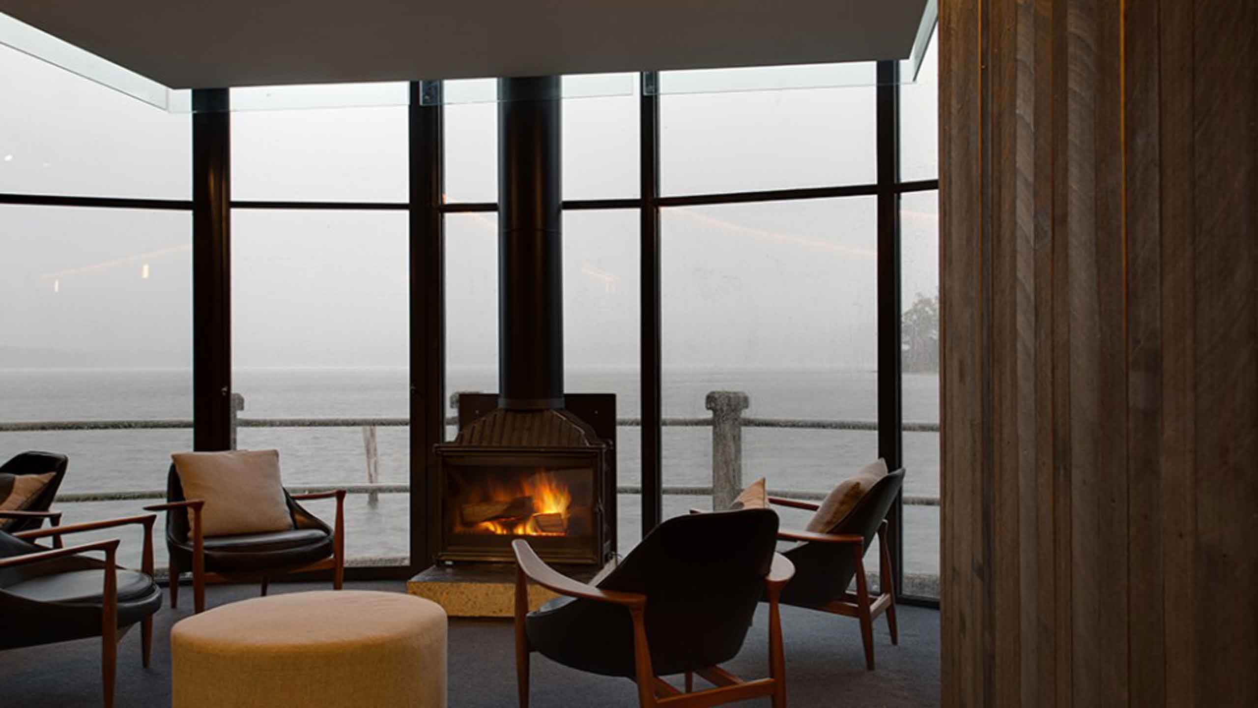 pumphouse-point-lake-st-clair-tasmania-lounge-fireplace