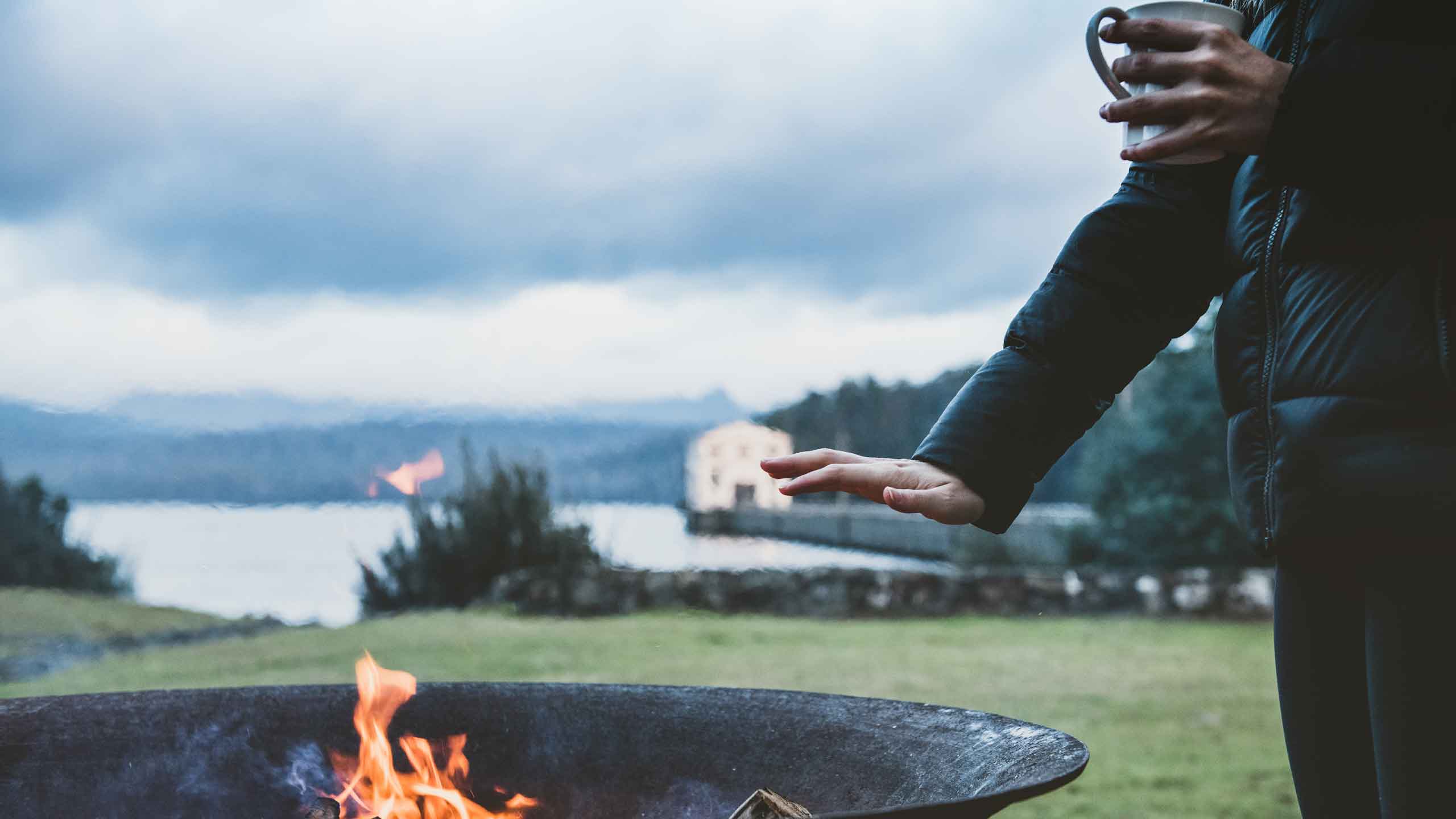 pumphouse-point-lake-st-clair-tasmania-outdoor-fire