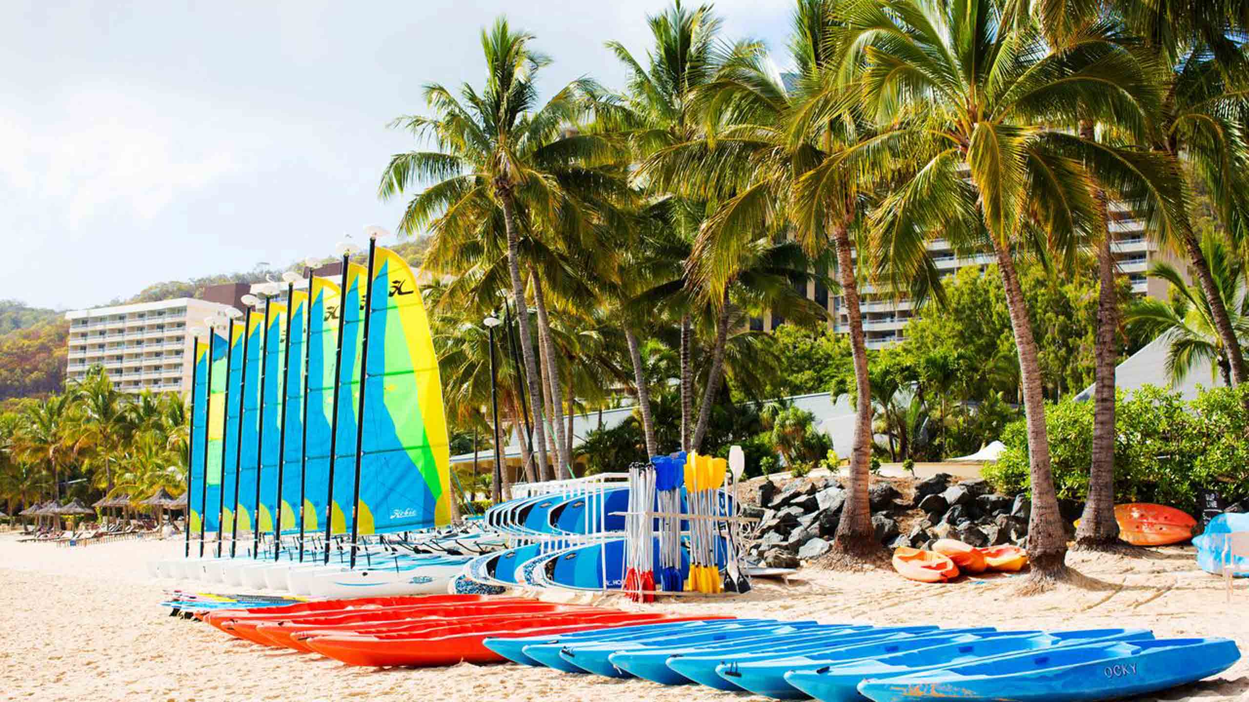 reef-view-hotel-great-barrier-reef-whitsundays-beach-toys