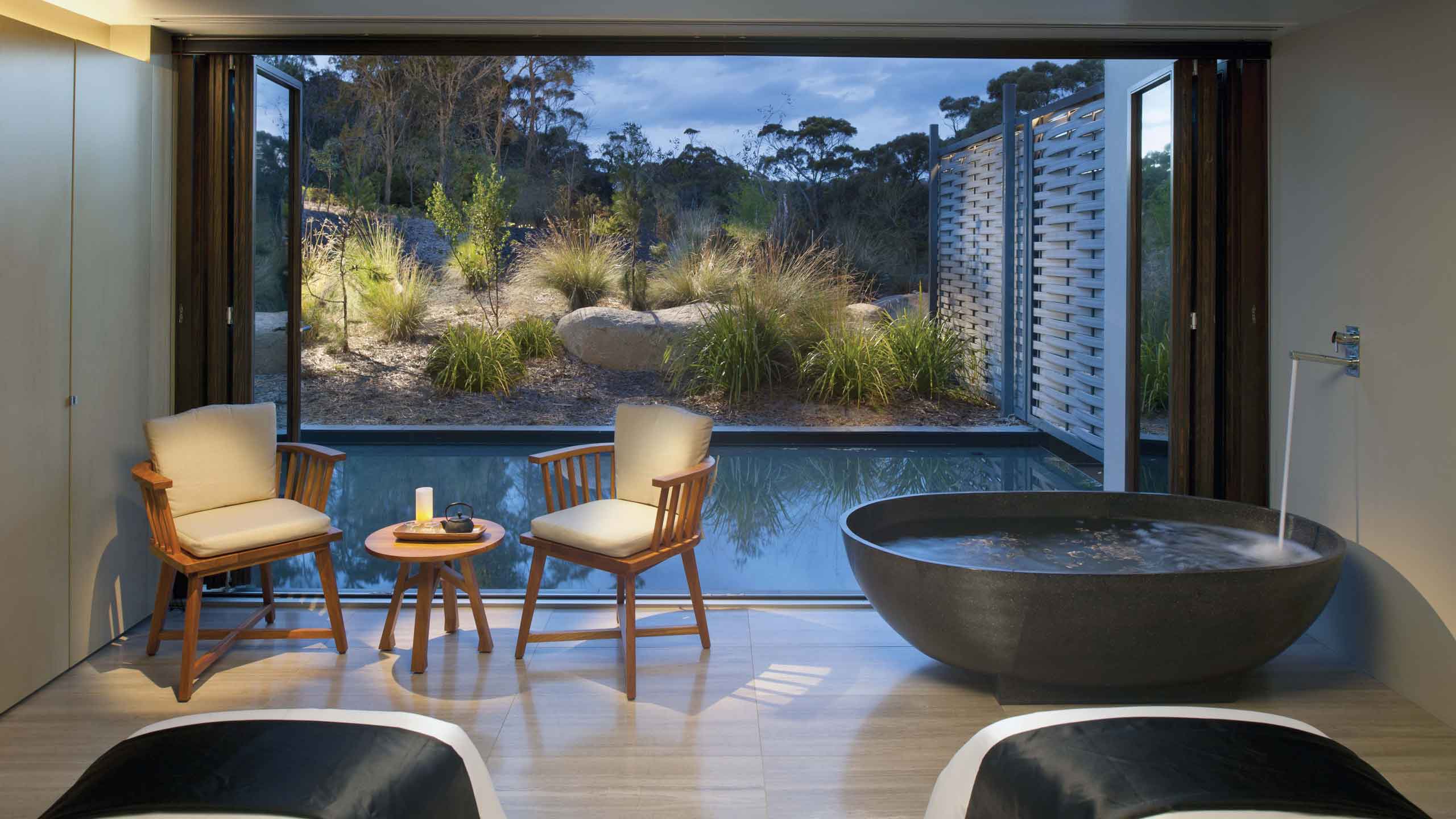 Saffire-freycinet-coles-bay-tasmania-spa-bath-tables