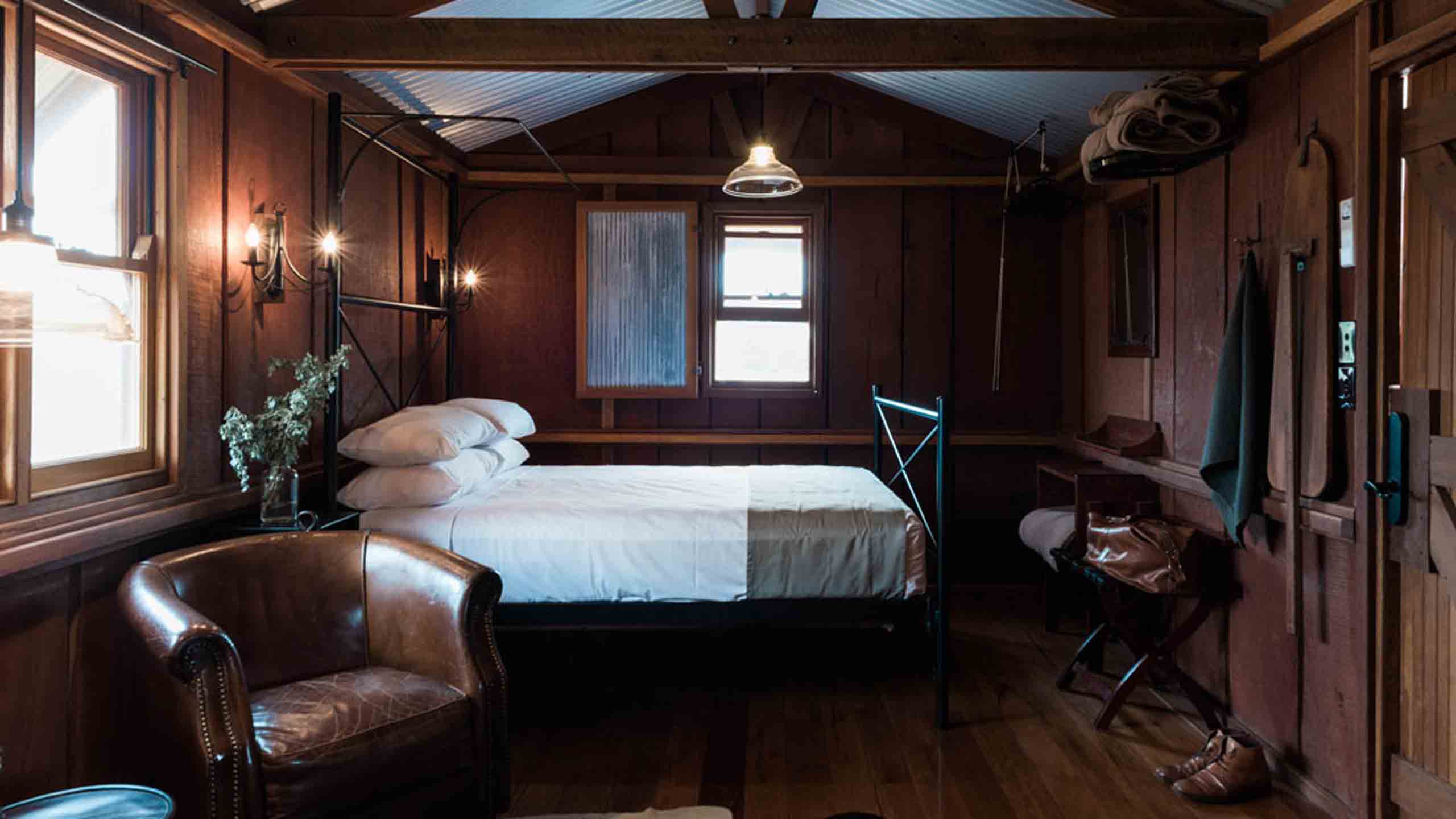bedroom-slab-huts-saltbush-retreat-queensland-longreach