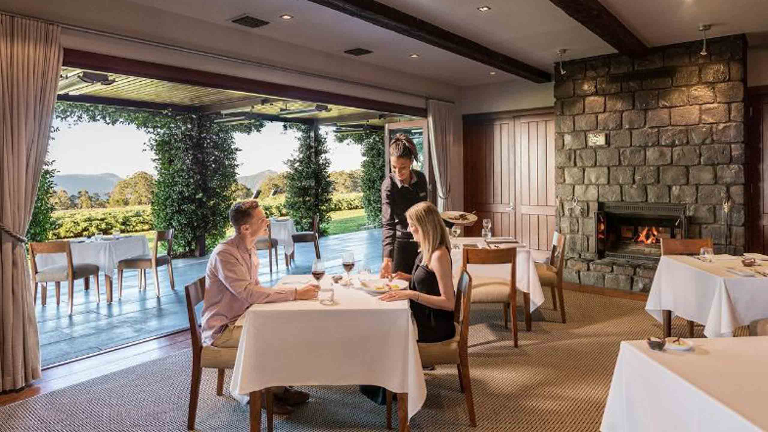 spicers-peak-lodge-scenic-rim-queensland-dining
