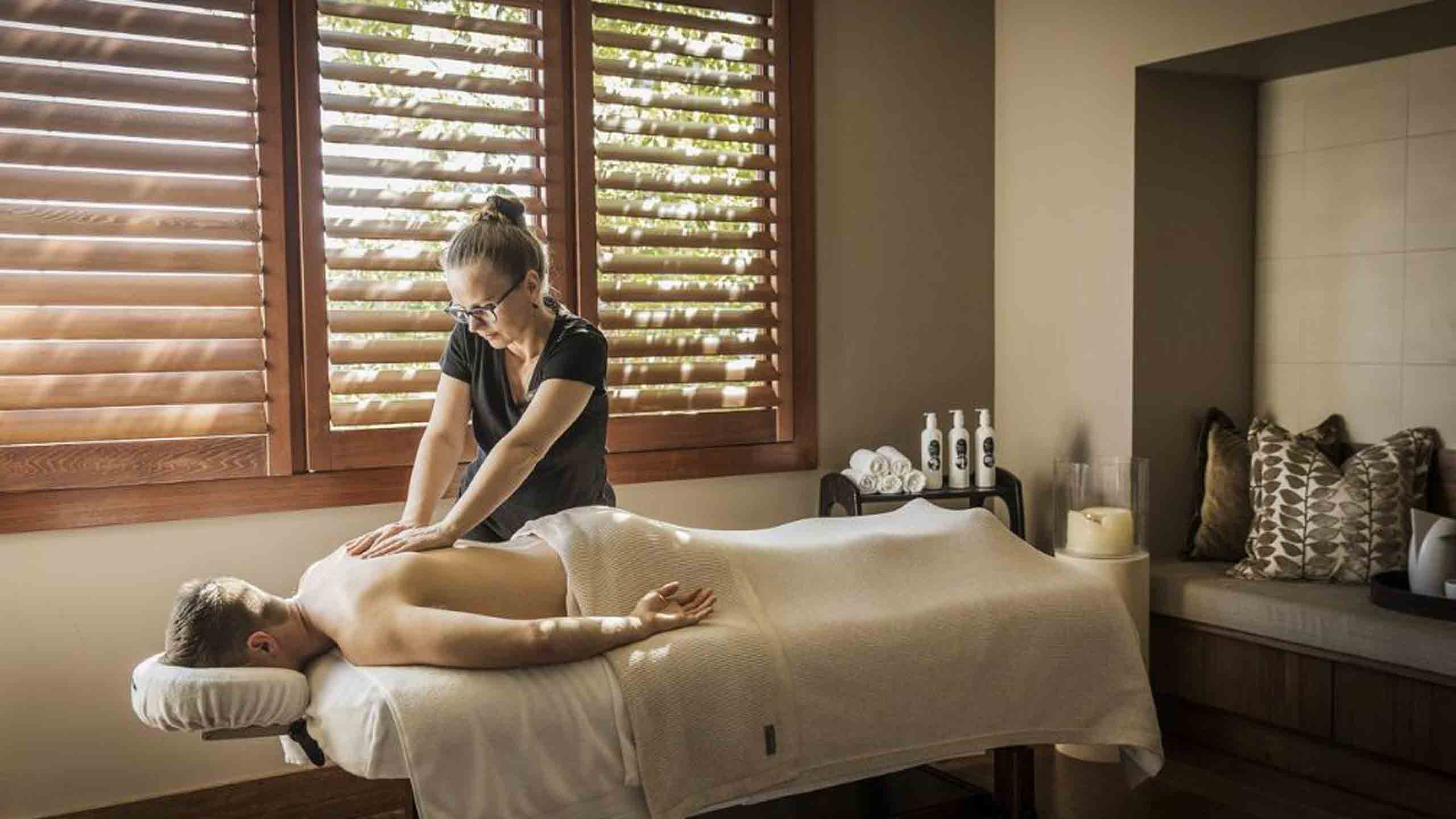 spicers-peak-lodge-scenic-rim-queensland-treatment-room