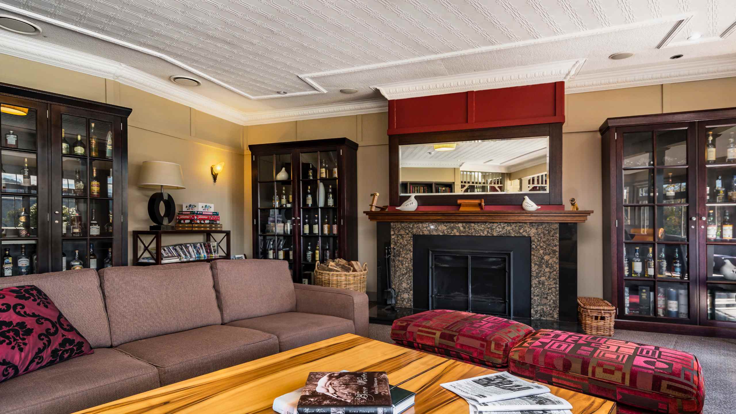 luxury-lodge-tarraleah-tasmania-australia-lounge