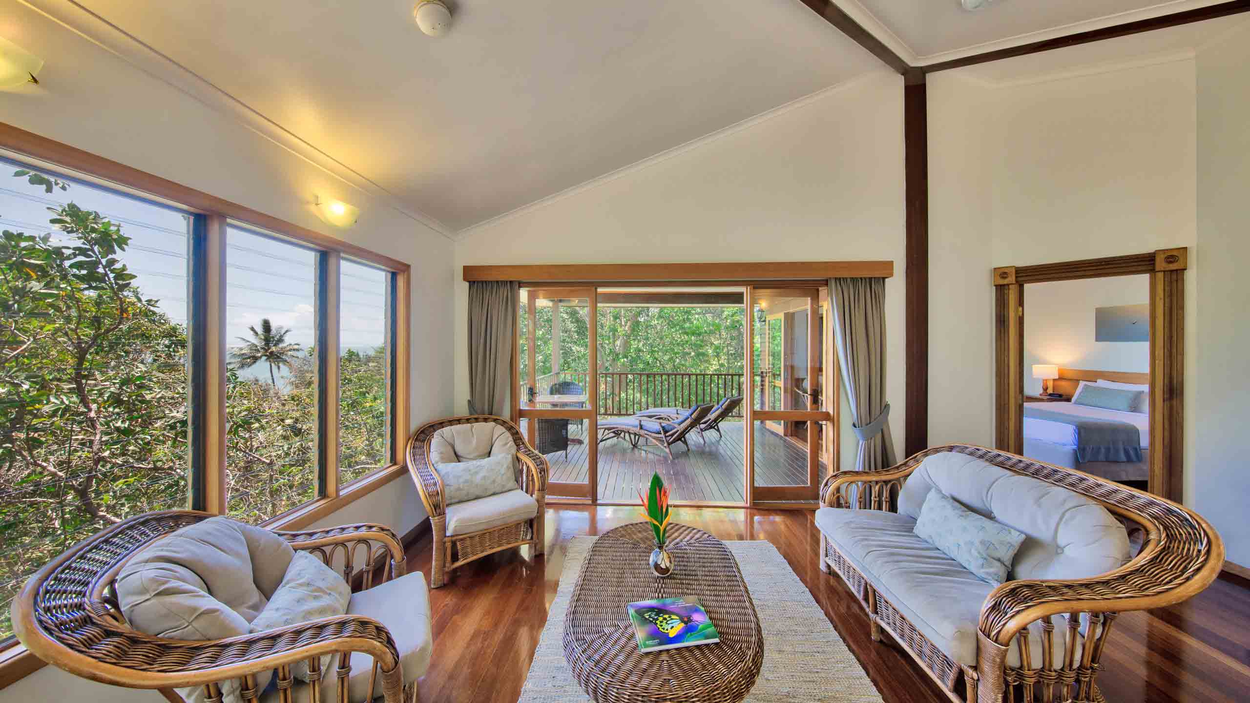 thala-beach-nature-reserve-sandpipersuite-interior-lounge