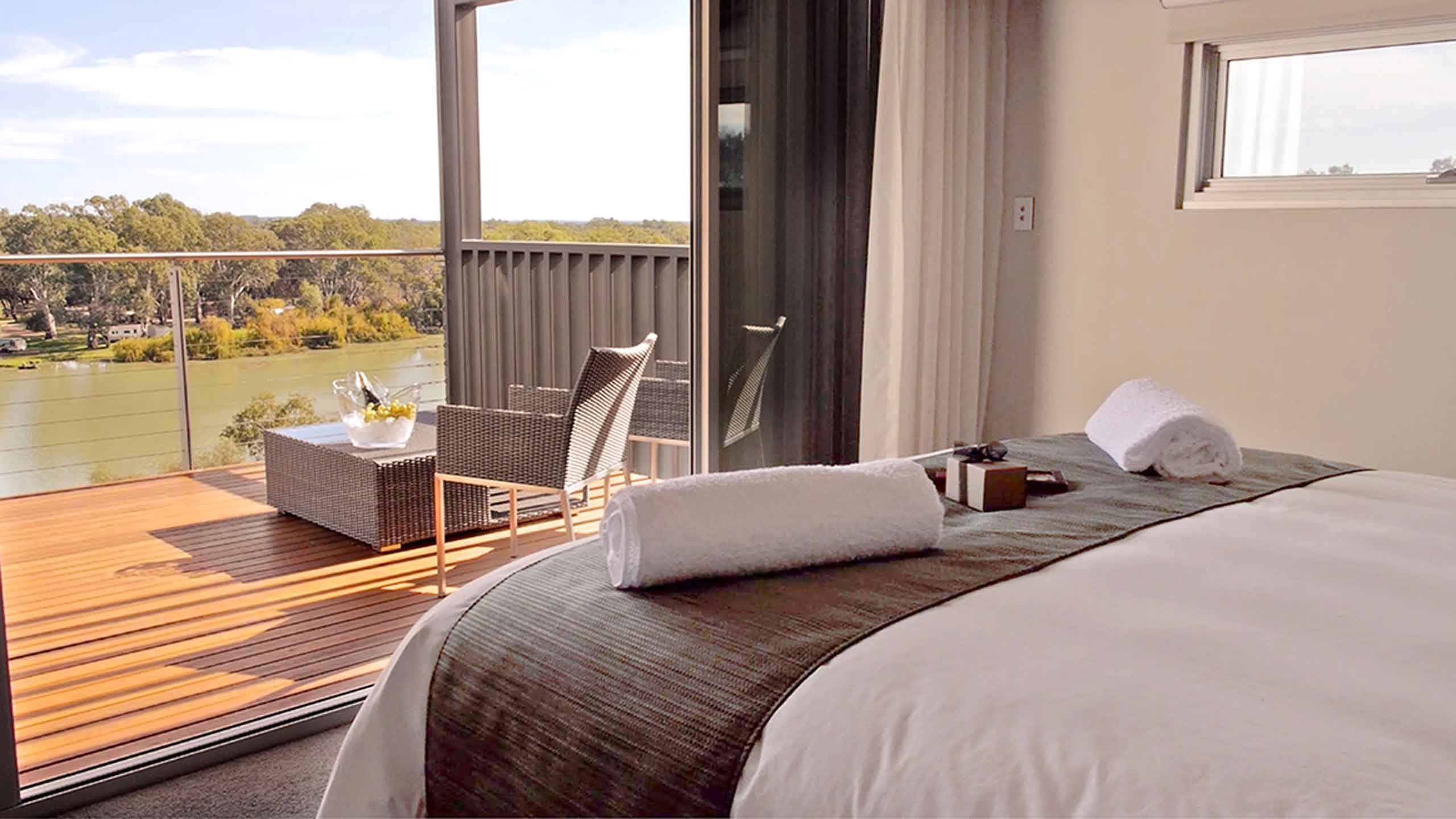 the-frames-murray-river-luxury-pastiche-bedroom