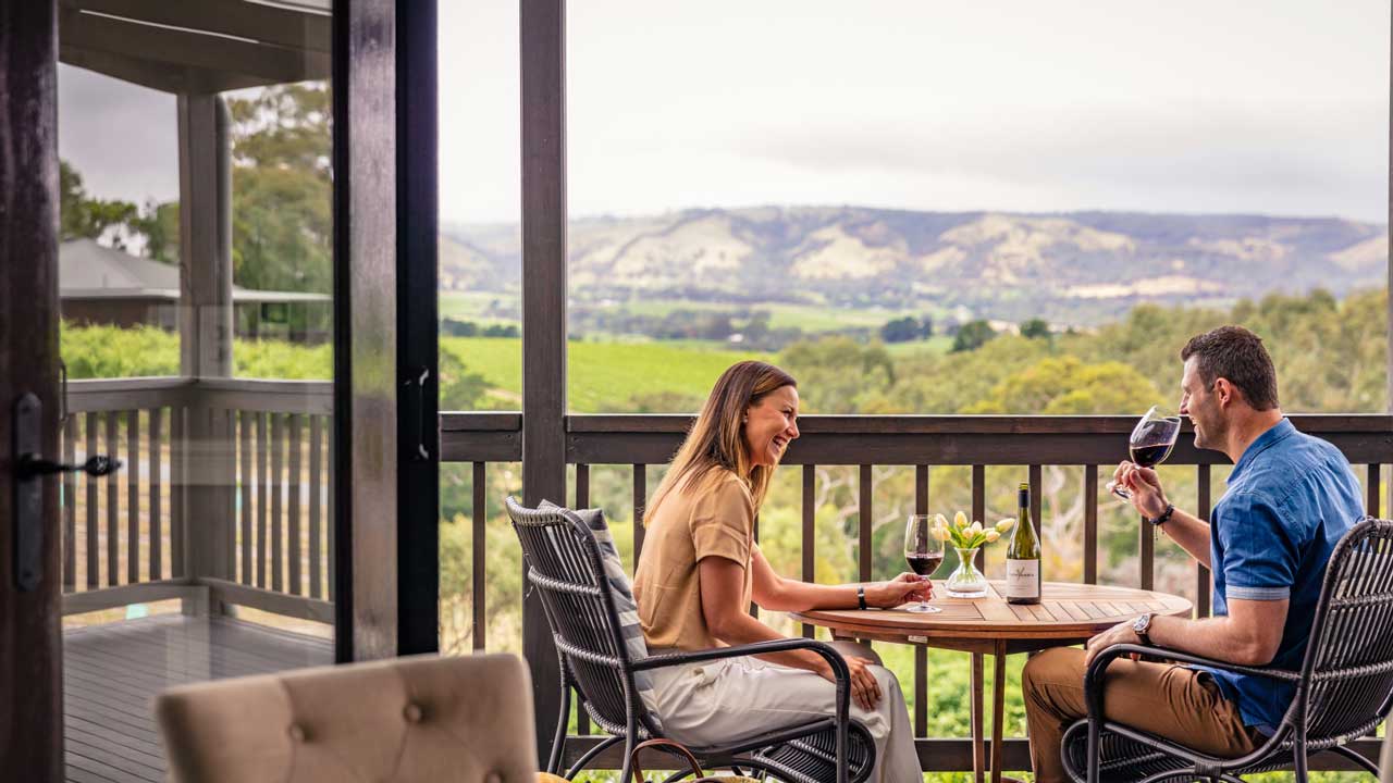 deck-dining-vineyard-retreat-south-austrlia
