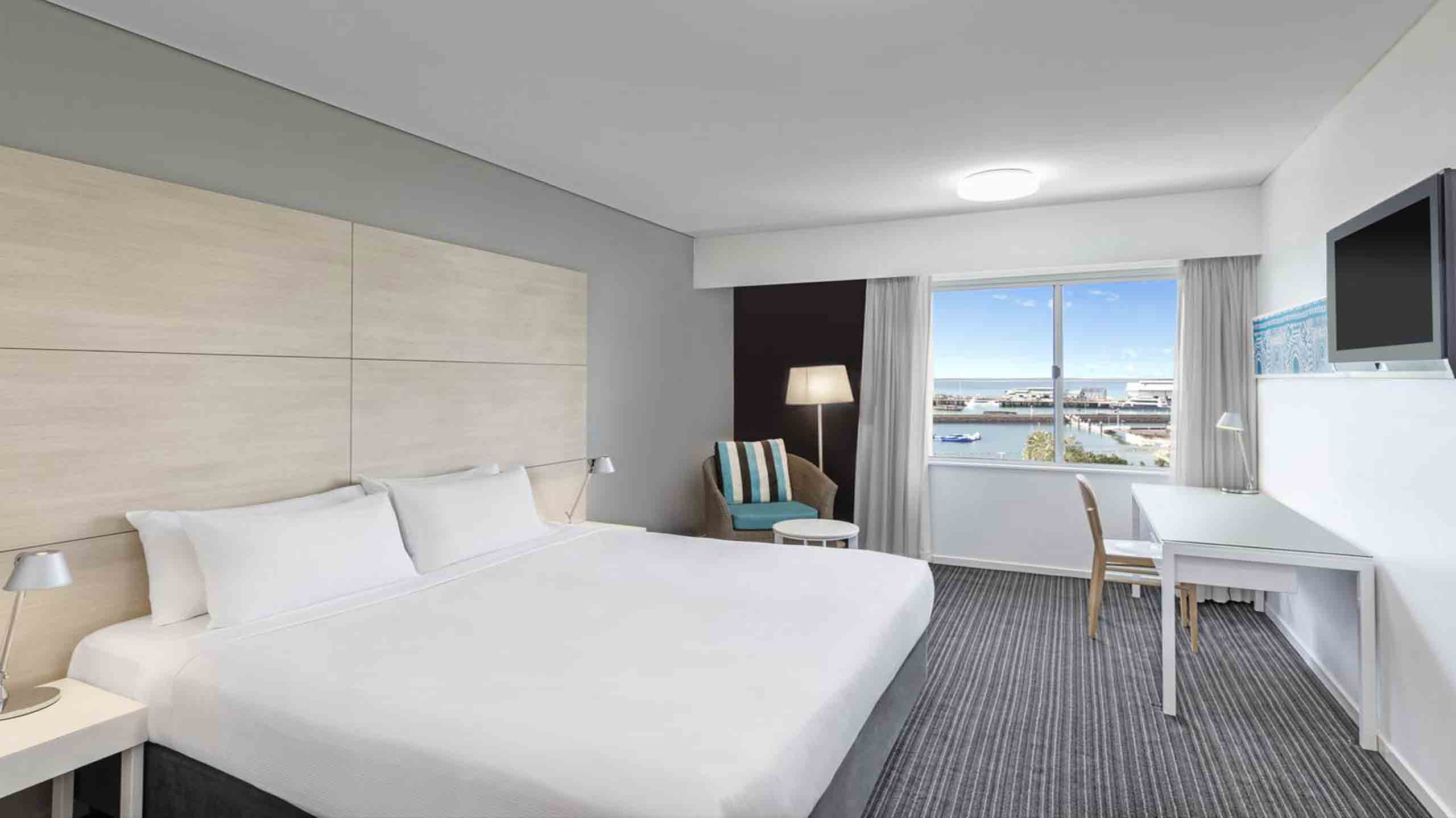 vibe-darwin-waterfront-double-bedroom