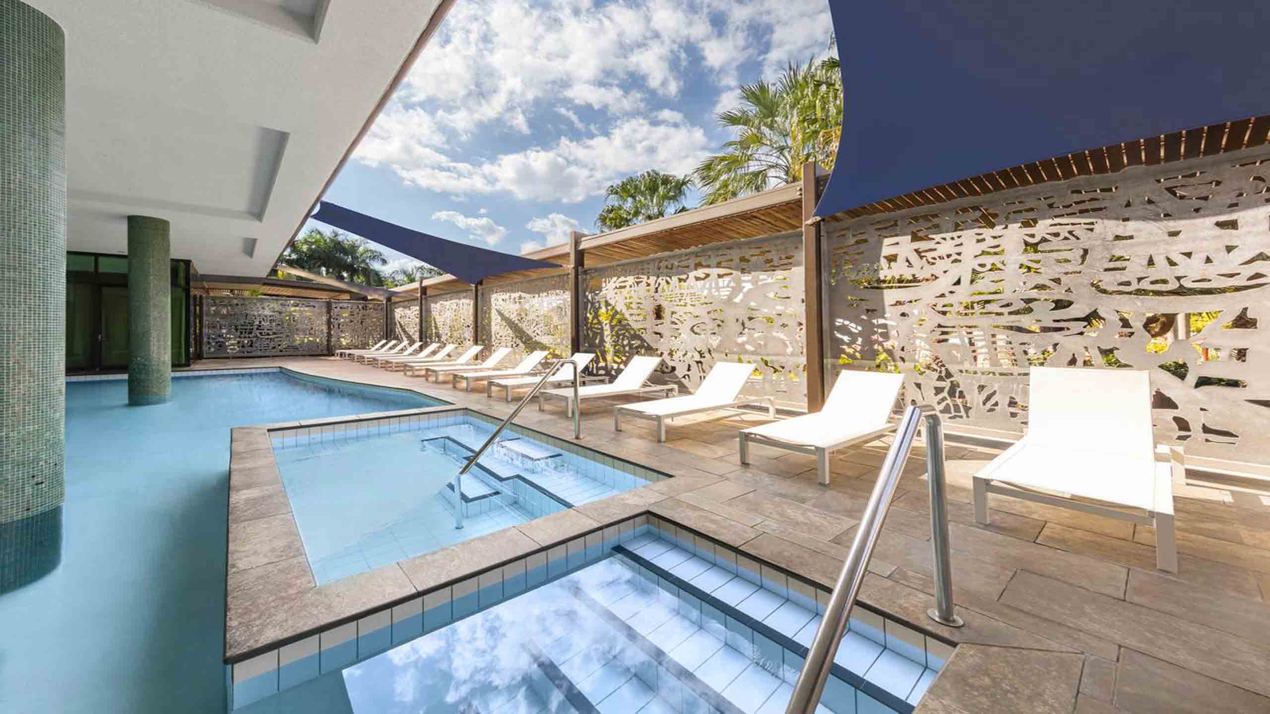 vibe-darwin-waterfront-pool