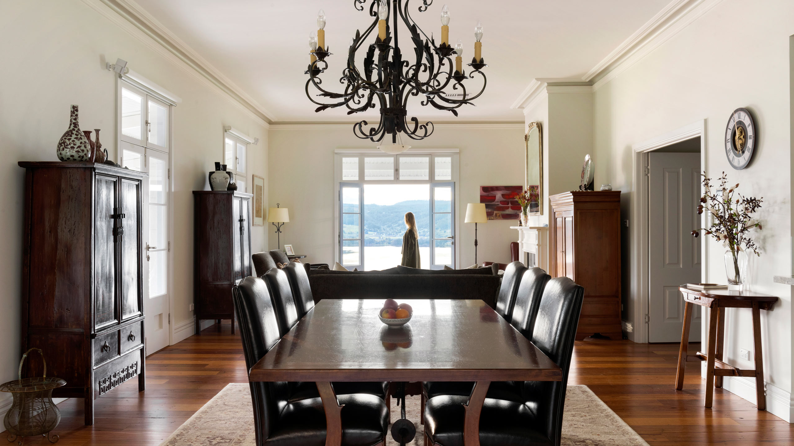 villa-talia-huon-valley-tasmania-dining-table