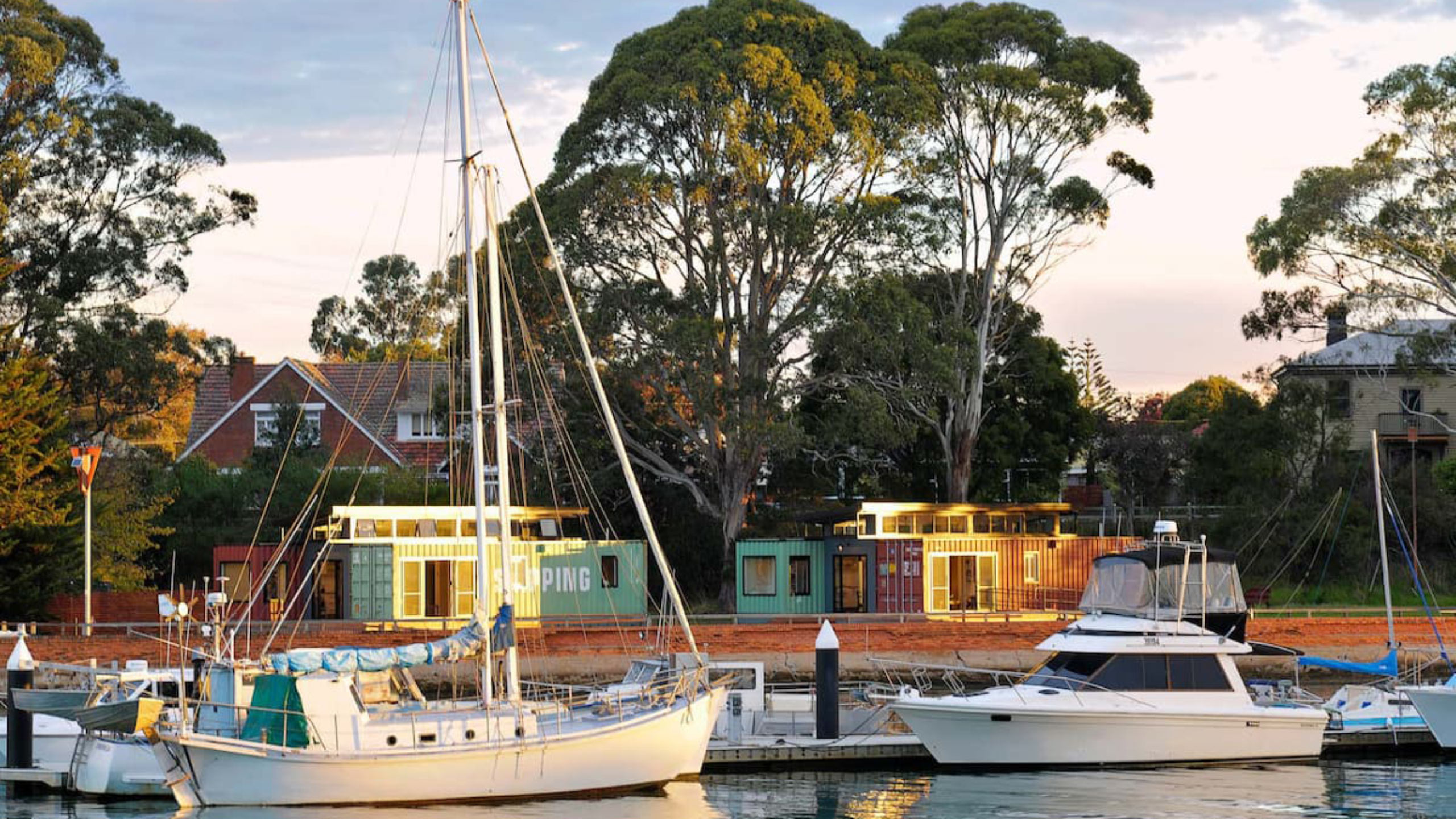coastal-pods-wynyard-tasmania-austrailia-exterior-view-over-water-boats