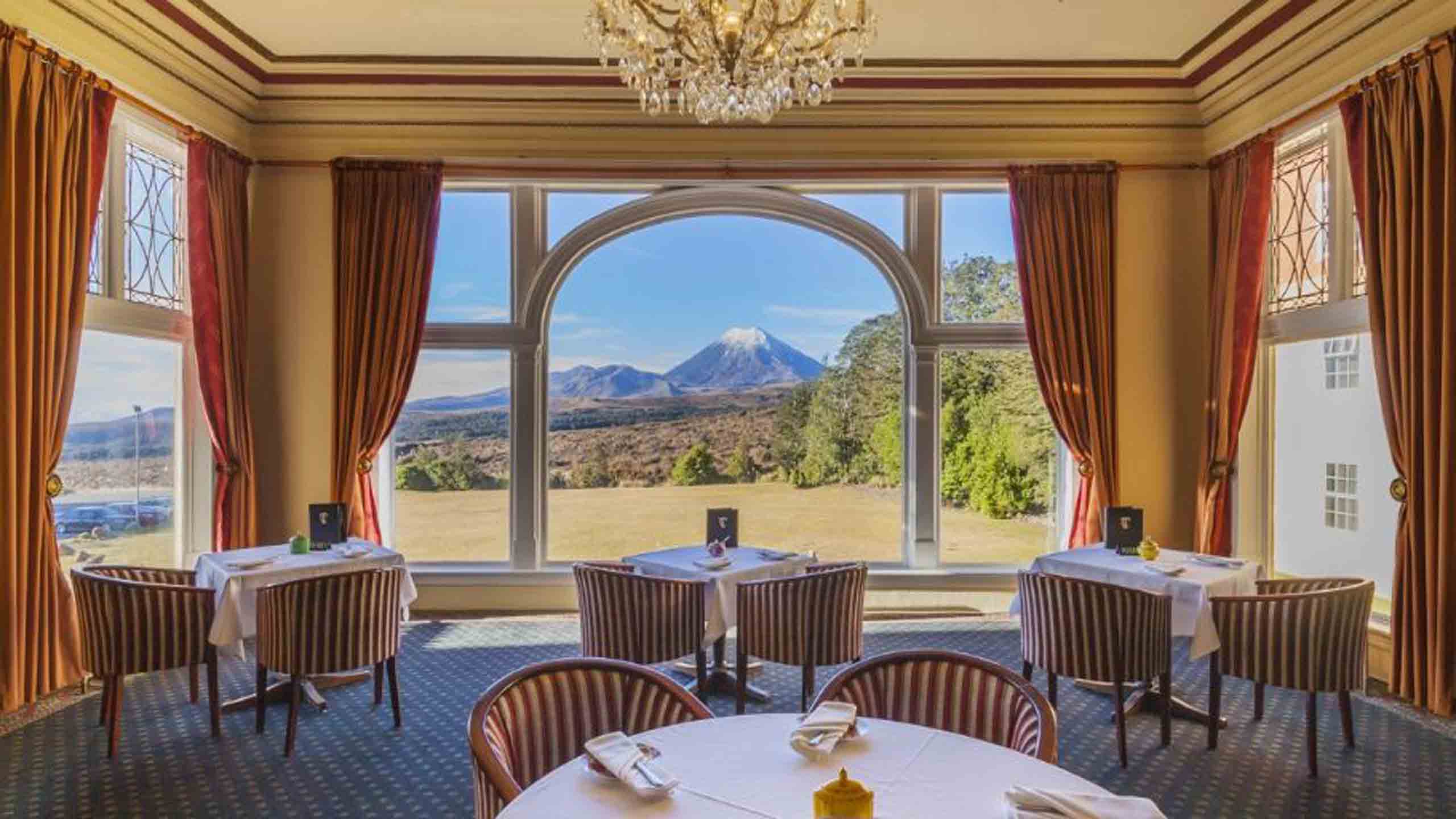 chateau-tongariro-hotel-dining-room