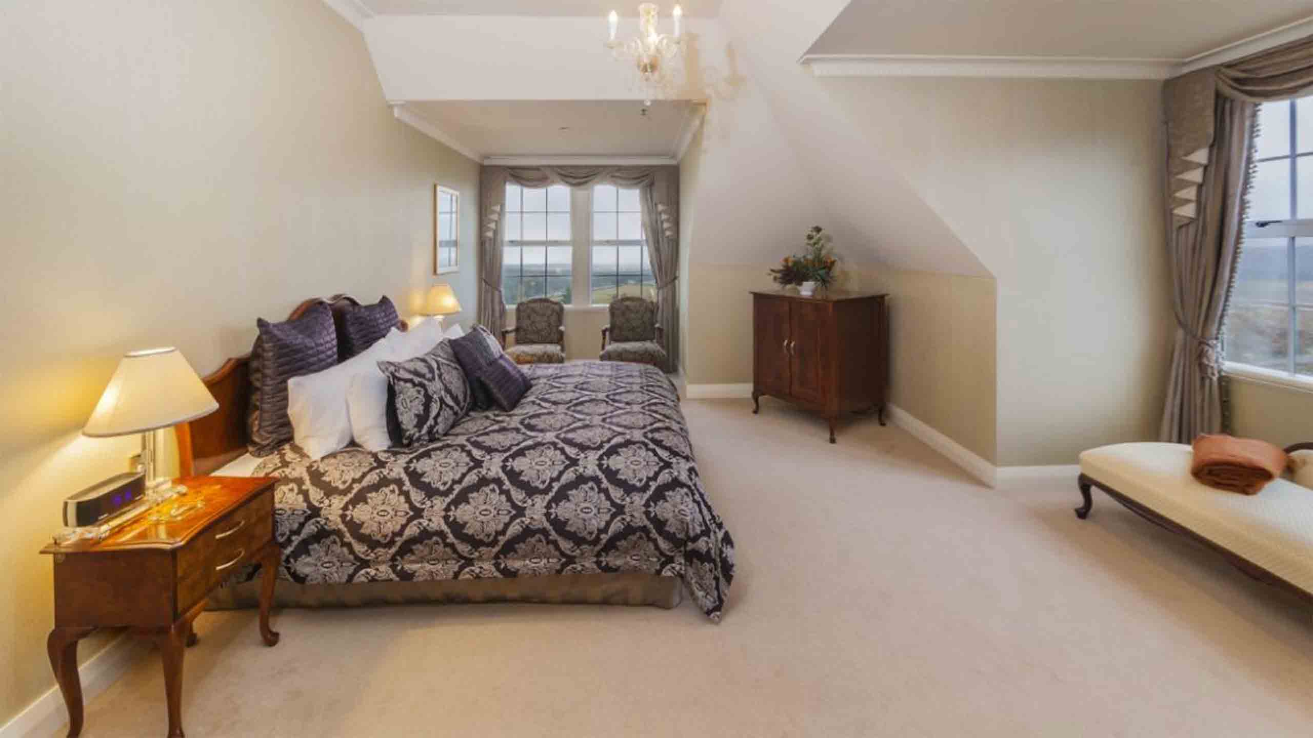 chateau-tongariro-our-rooms-te-heuheu-suite