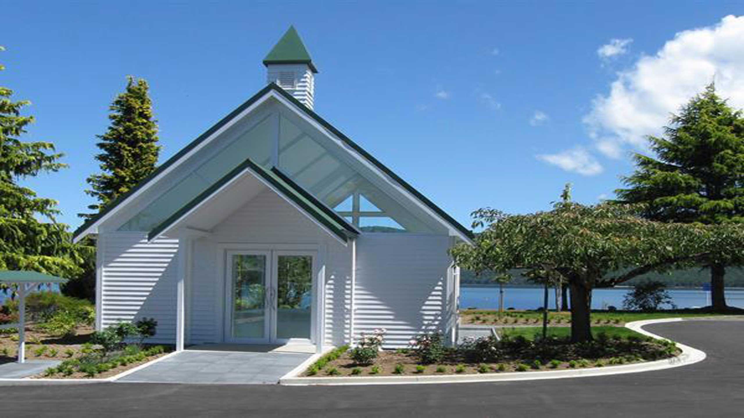 distinction-te-anau-hotel-and-villas-chapel-lakefront