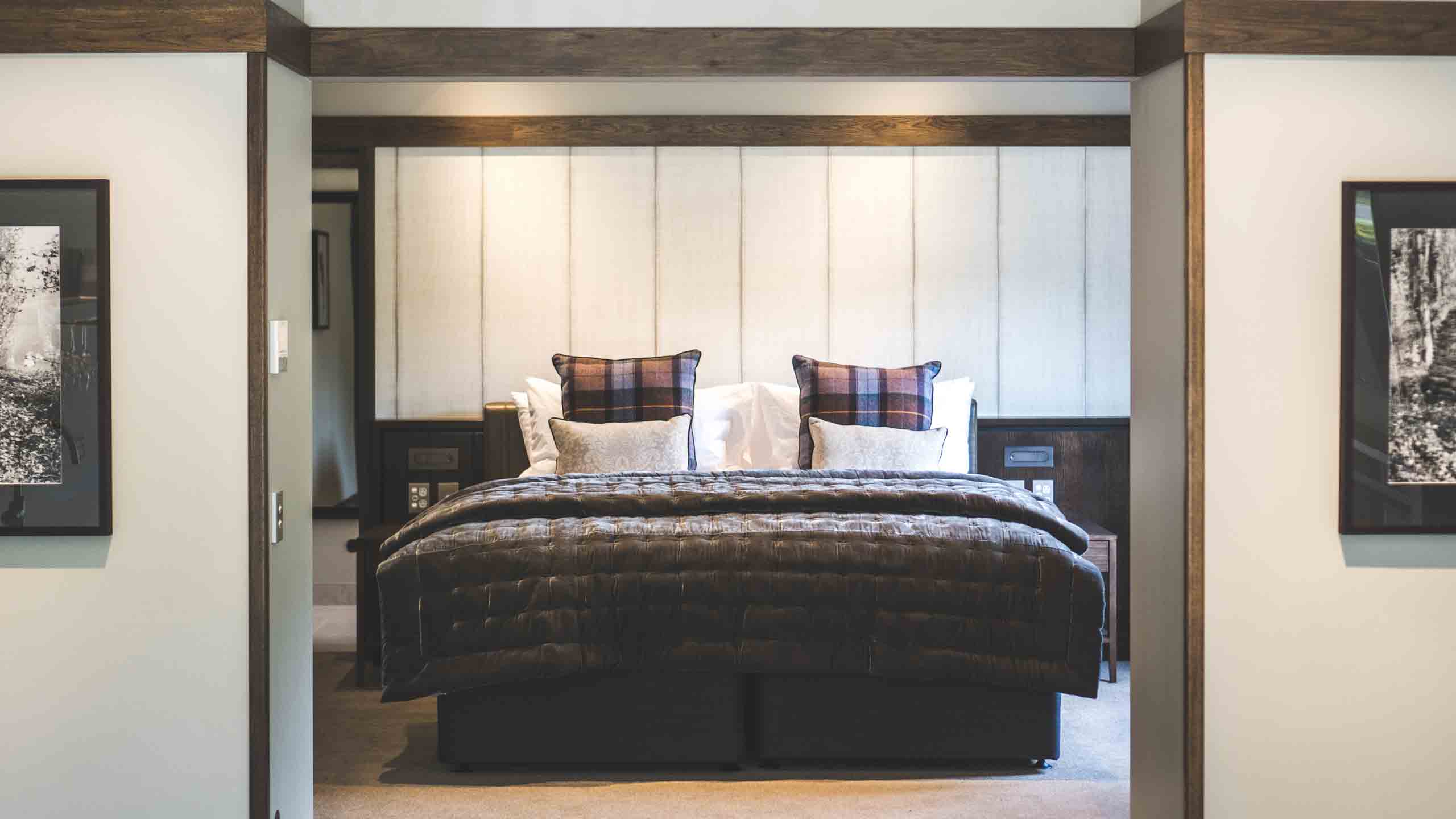 Gibbston-Valley-Lodge-and-Spa-queenstown-new-zealand-villa-bed-through-doorway