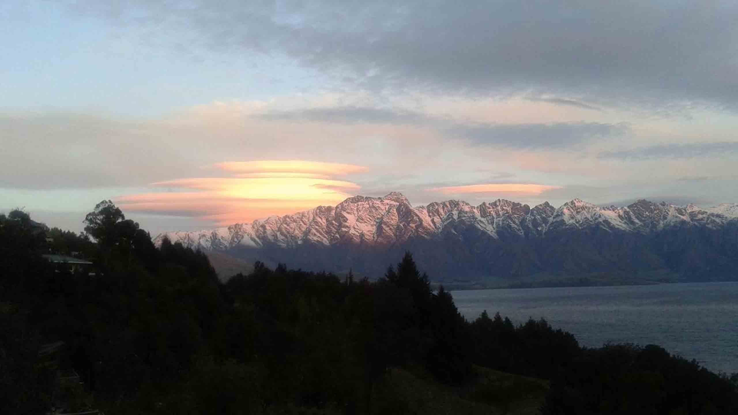 hidden-lodge-queenstown-new-zealand-view-mountains