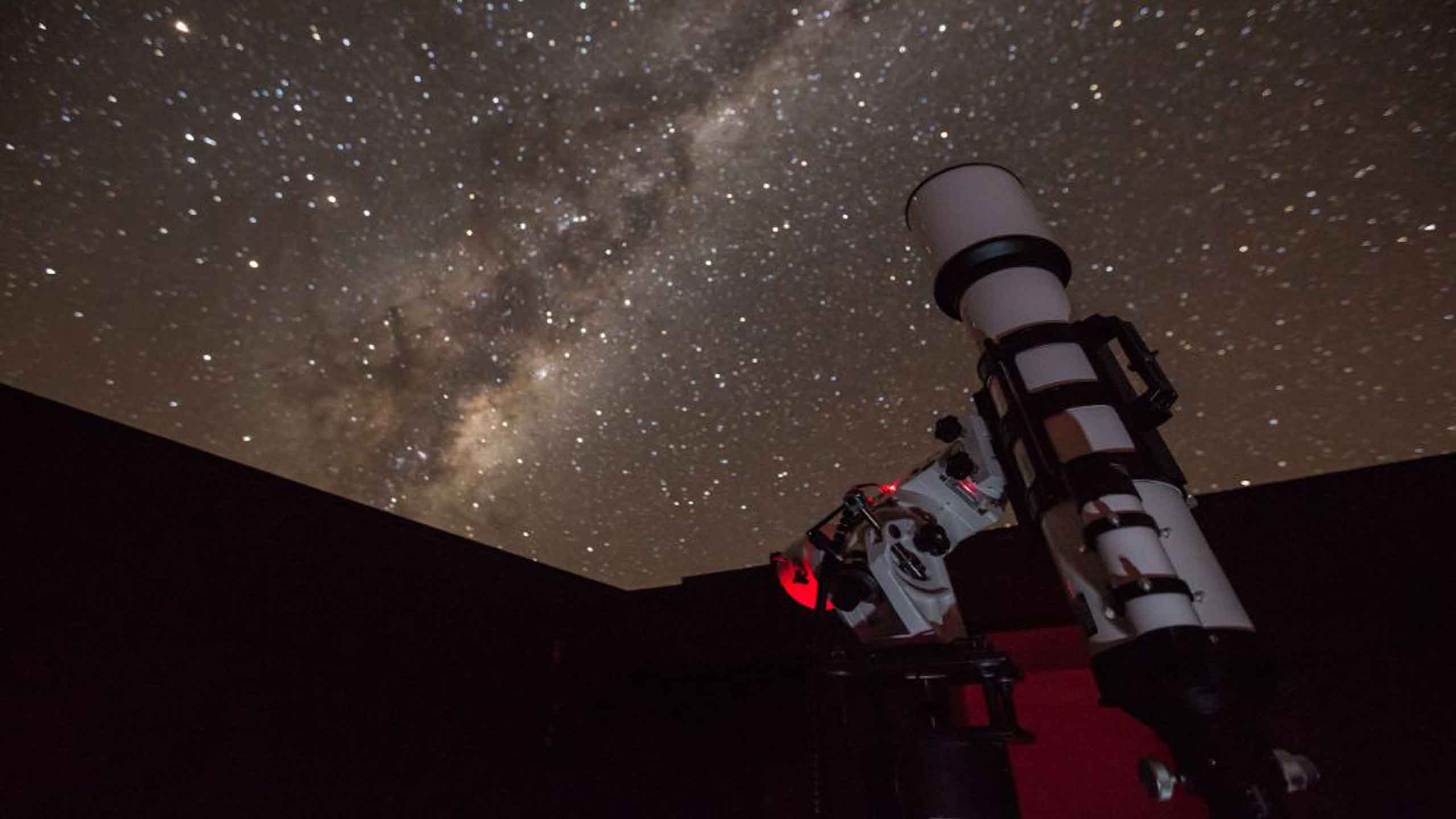 mt-cook-lakeside-retreat-new-zealand-pukaki-wine-cellar-observatory
