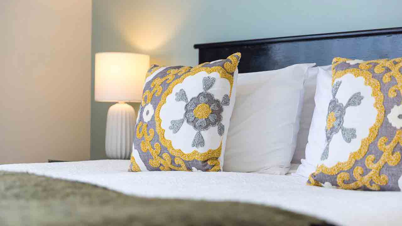 palazzo-motor-lodge-nelson-new-zealand-bed-pillows