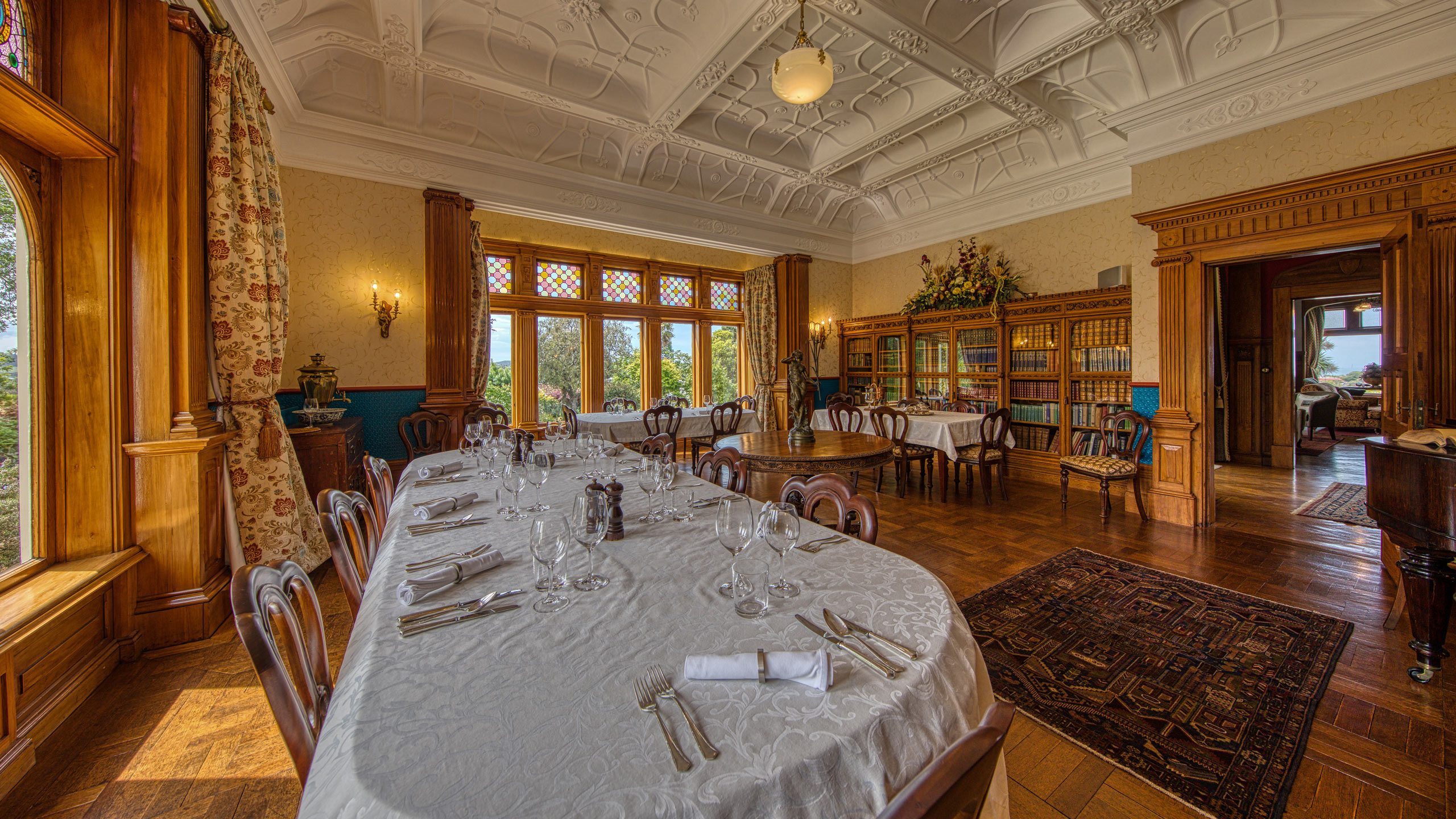 pen-y-bryn-lodge-new-zealand-dining-area