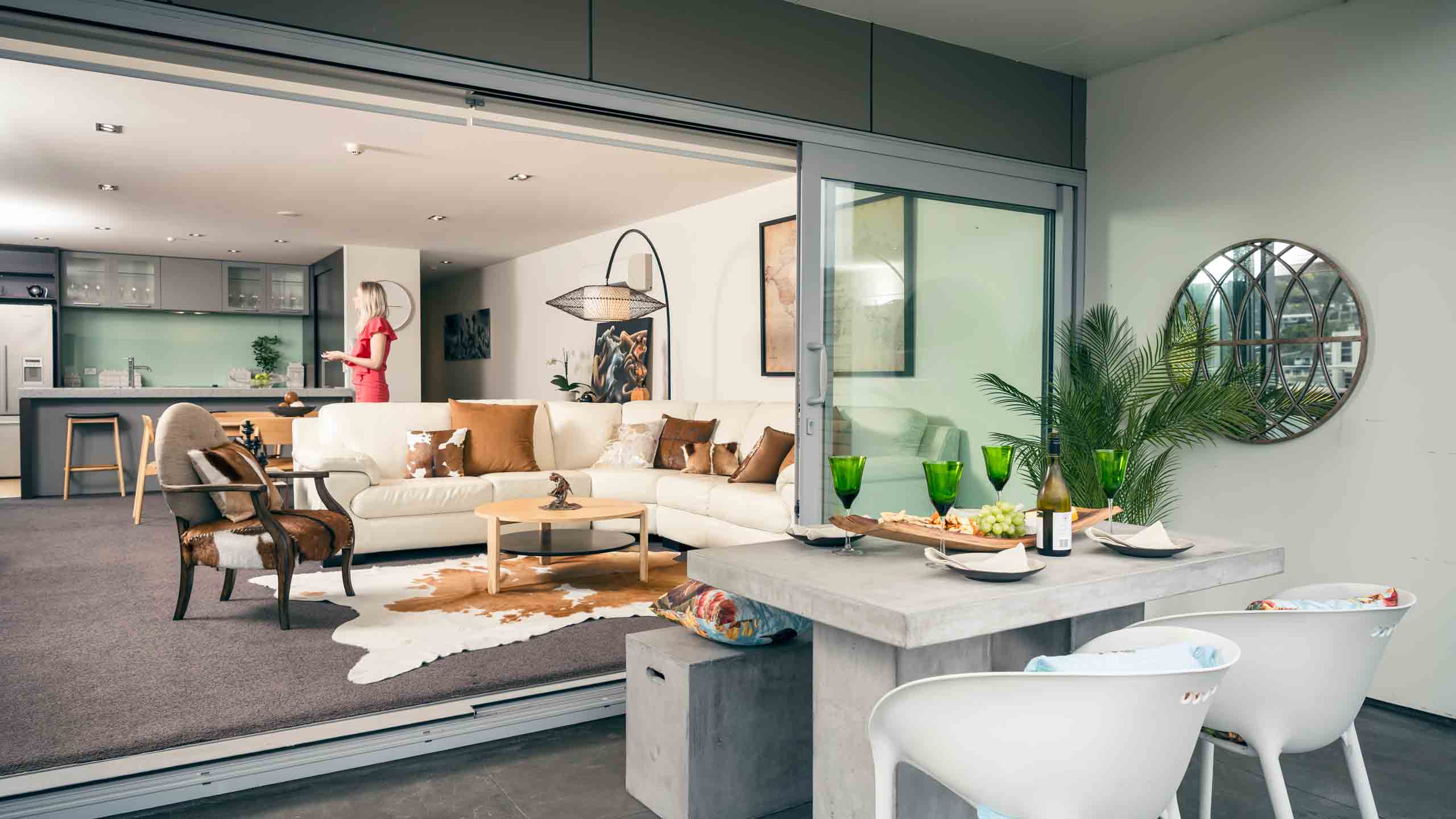 salt-waterfront-apartment-picton-marlborough-new-zealand-alfresco-dining-living