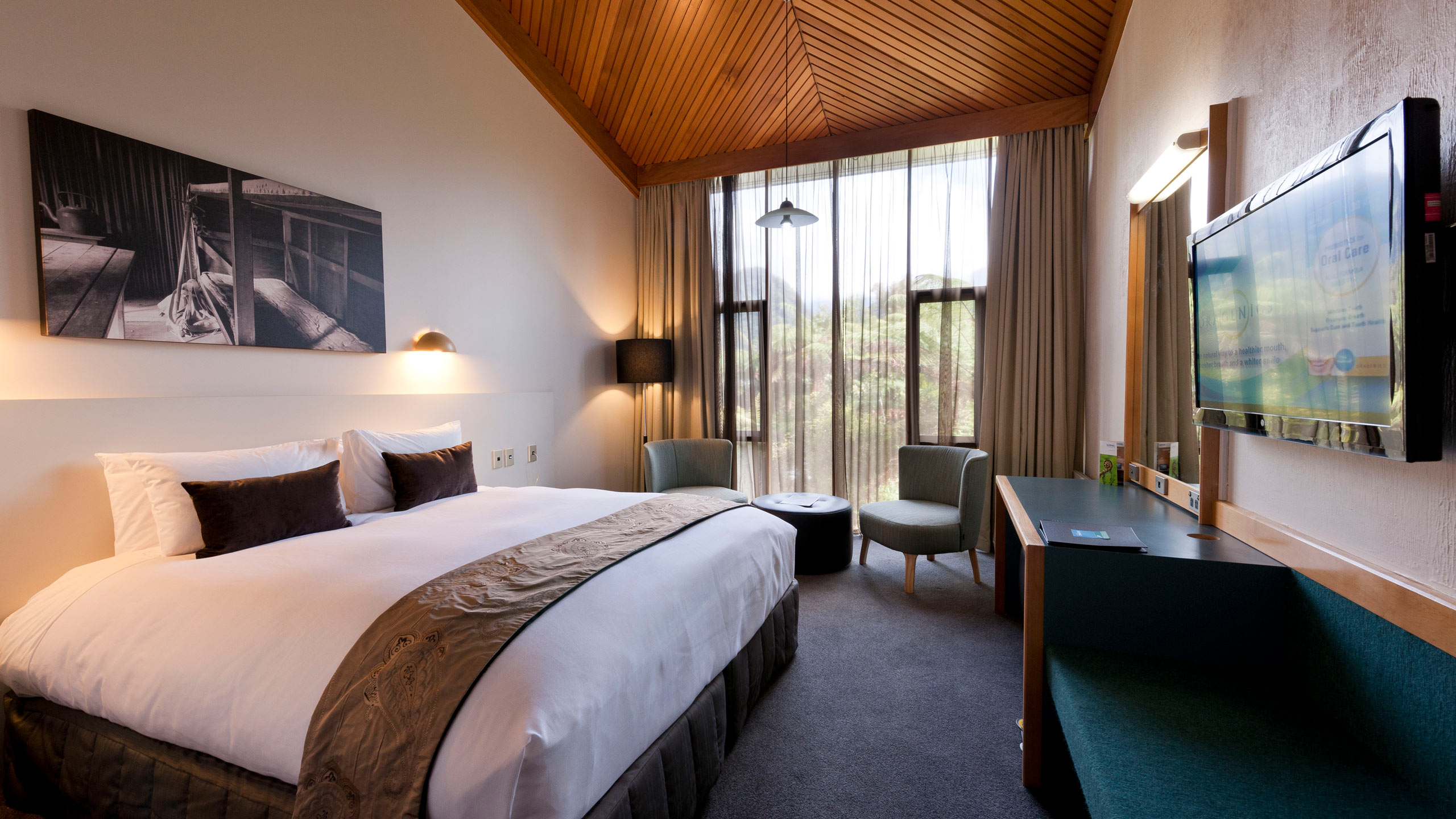 scenic-hotel-franz-josef-glacier-new-zealand-superior-king-room