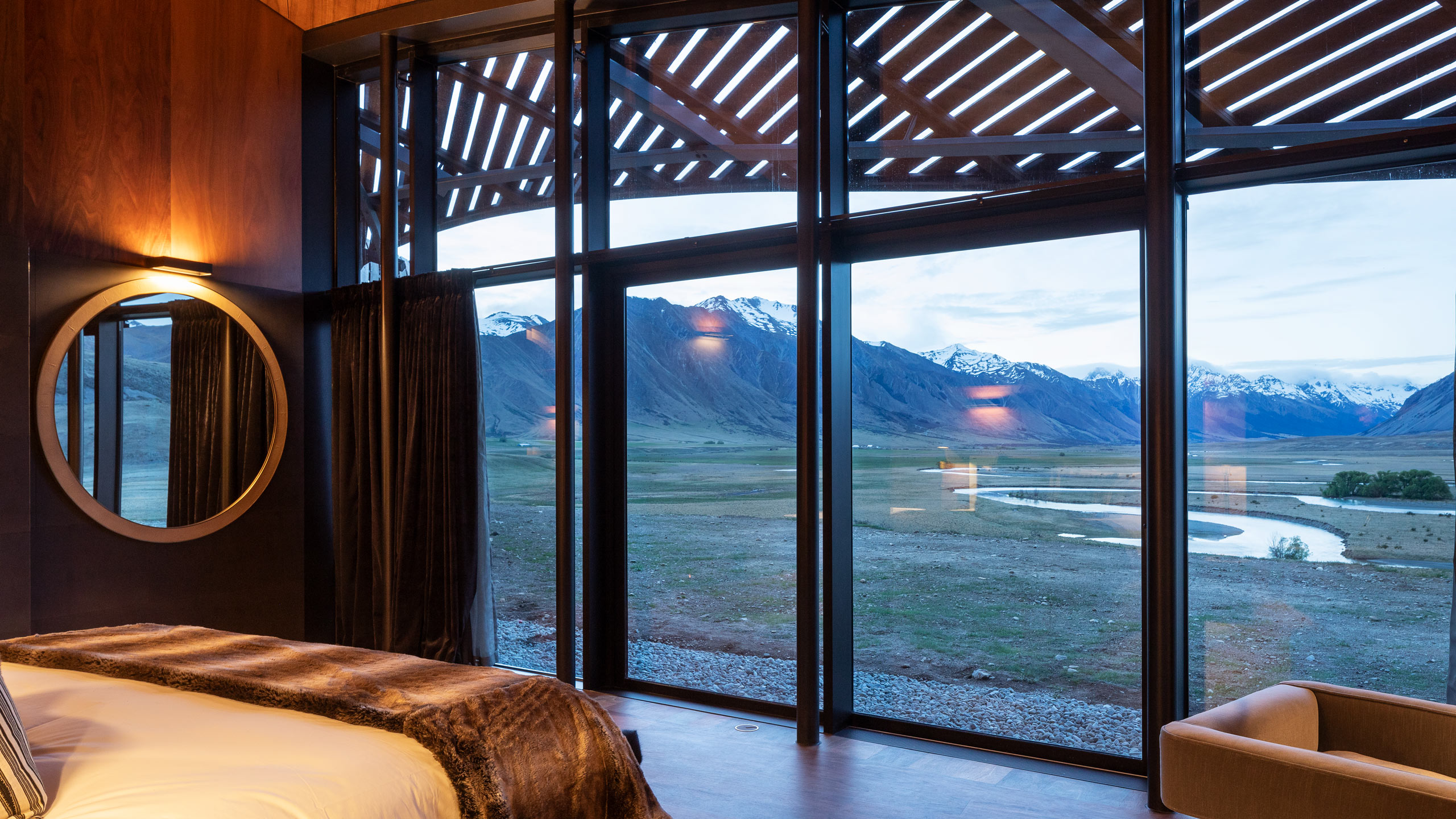 the-lindis-ahuriri-wanaka-new-zealand-suite-bedroom