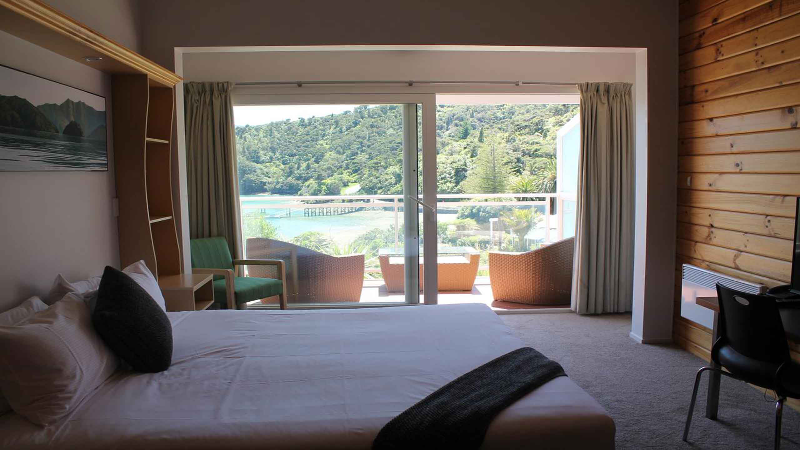 portage-resort-marlborough-bed-bedroom