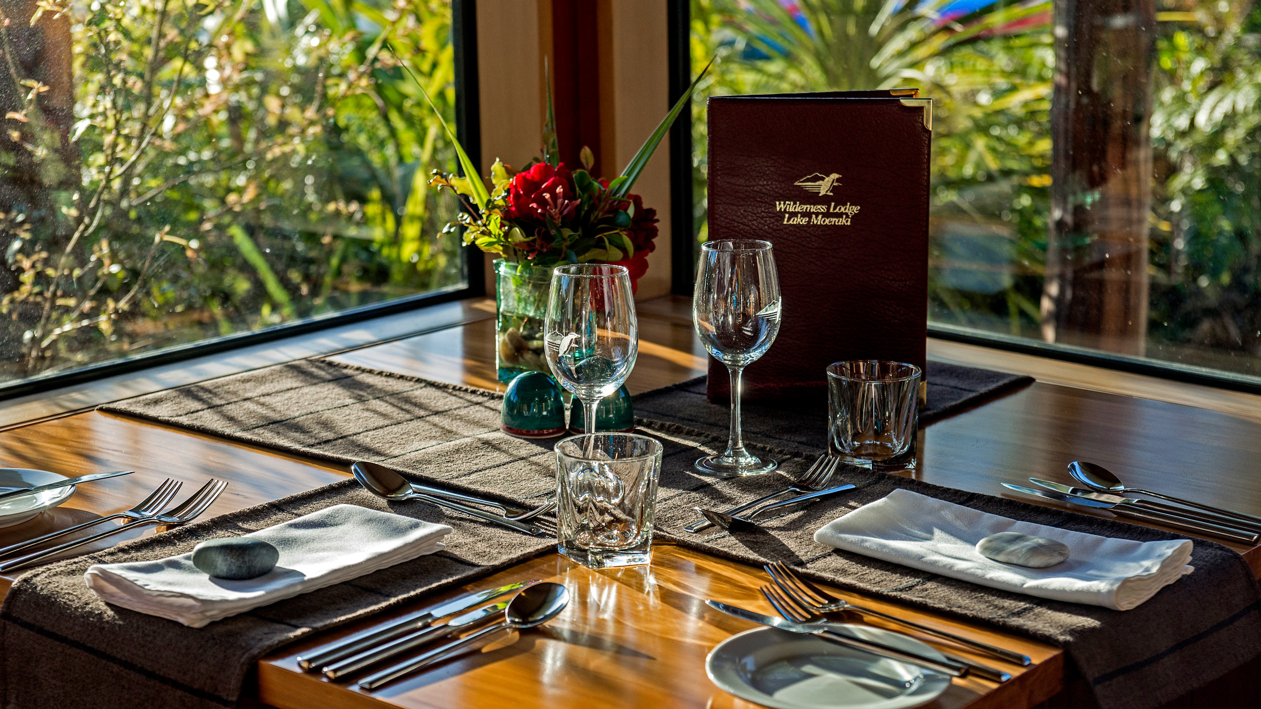 wilderness-lodge-lake-moeraki-new-zealand-riverside-restaurant-setting