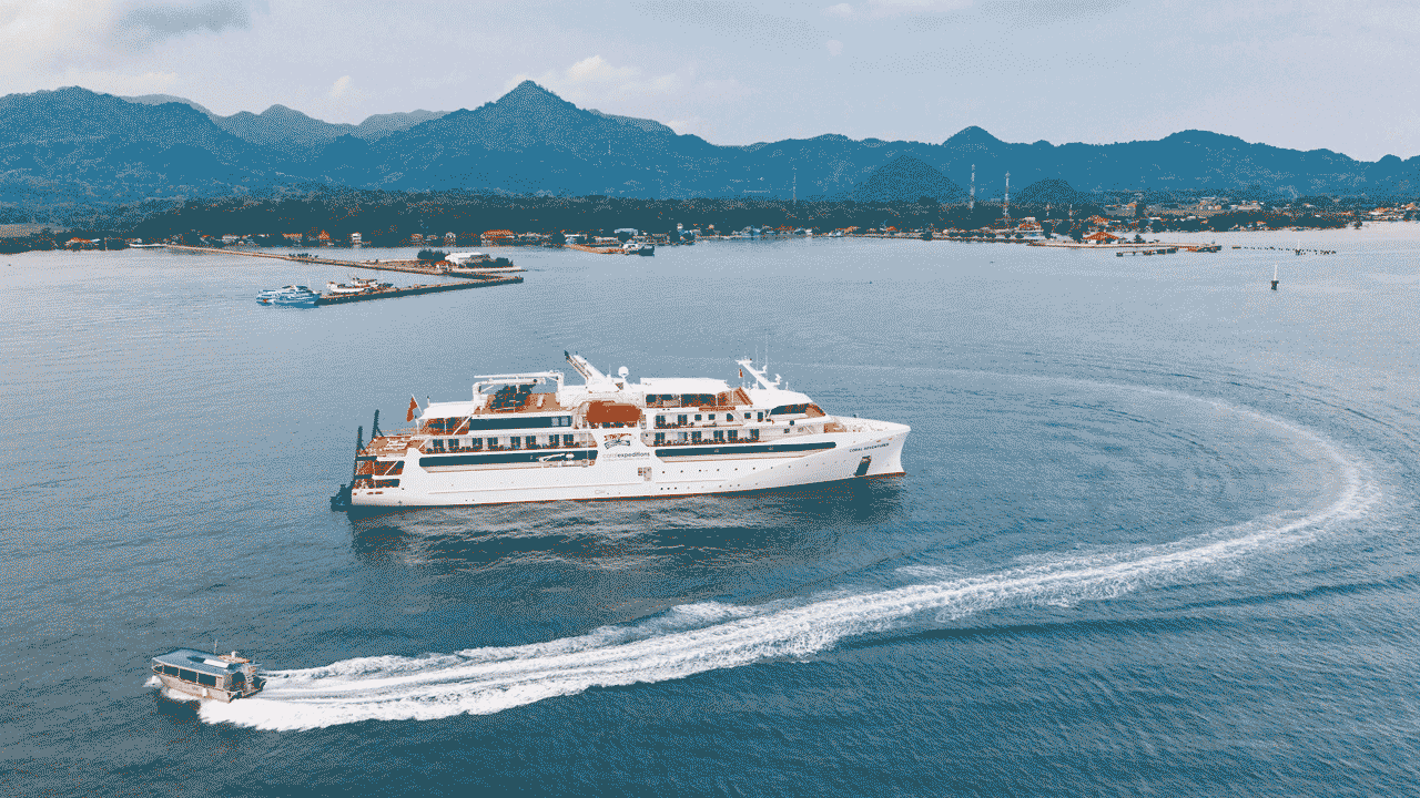 Coral-adventurer-cruise-and-xplorer