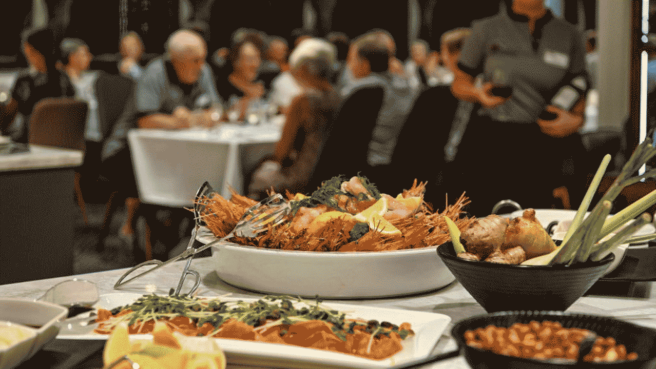 coral-adventurer-food-in-dining-room