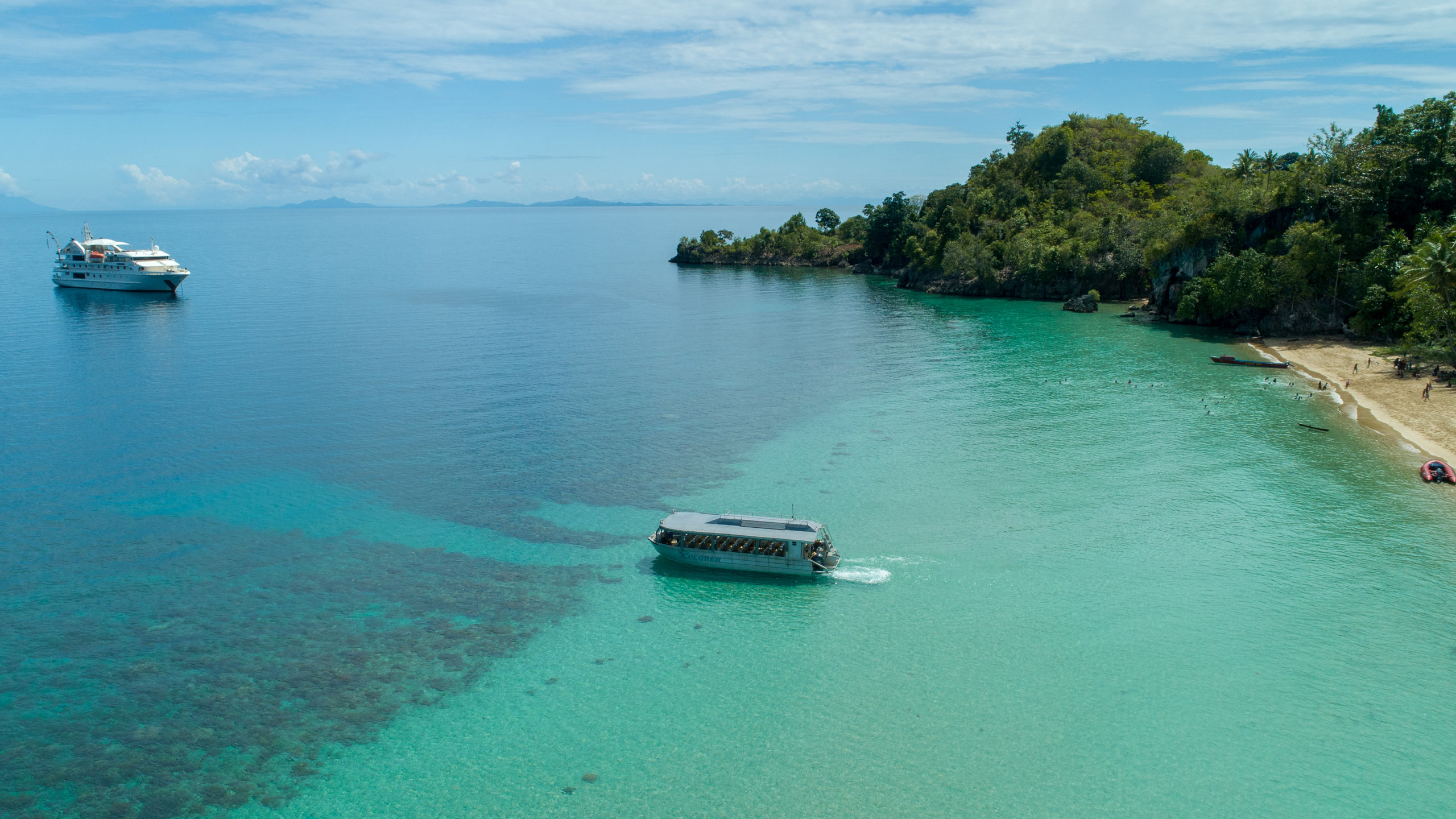 coral-discoverer-cruise-oceania-explorations