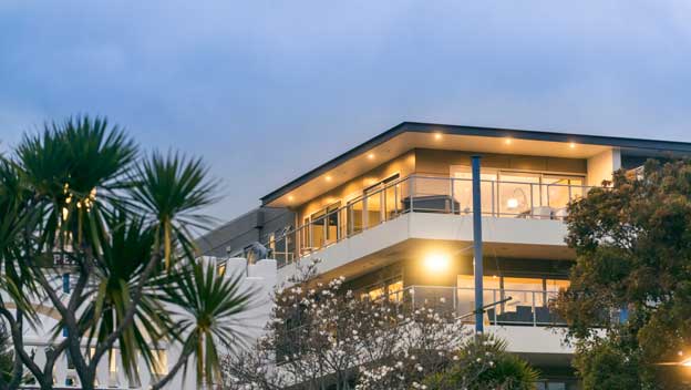salt-waterfront-apartment-picton-marlborough-new-zealand-exterior-dusk