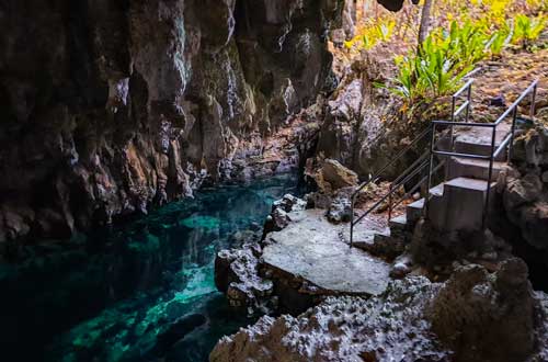 mitiaro-cook-islands-caves