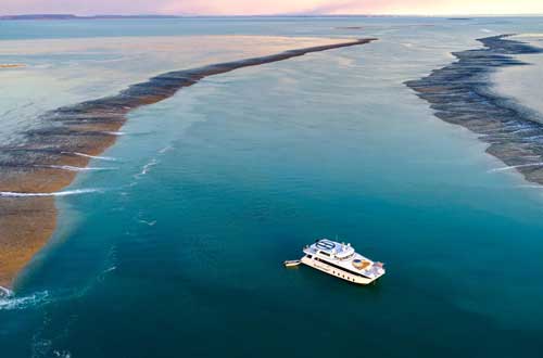 Montgomery-Reef-2-with-The-Great-Escape