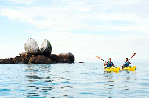 Abel-Tasman-kayaking-split-apple-rock-new-zealand