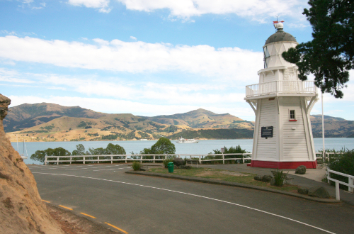 akaroa-new-zealand-south-coast-peninsula-scenic-hills